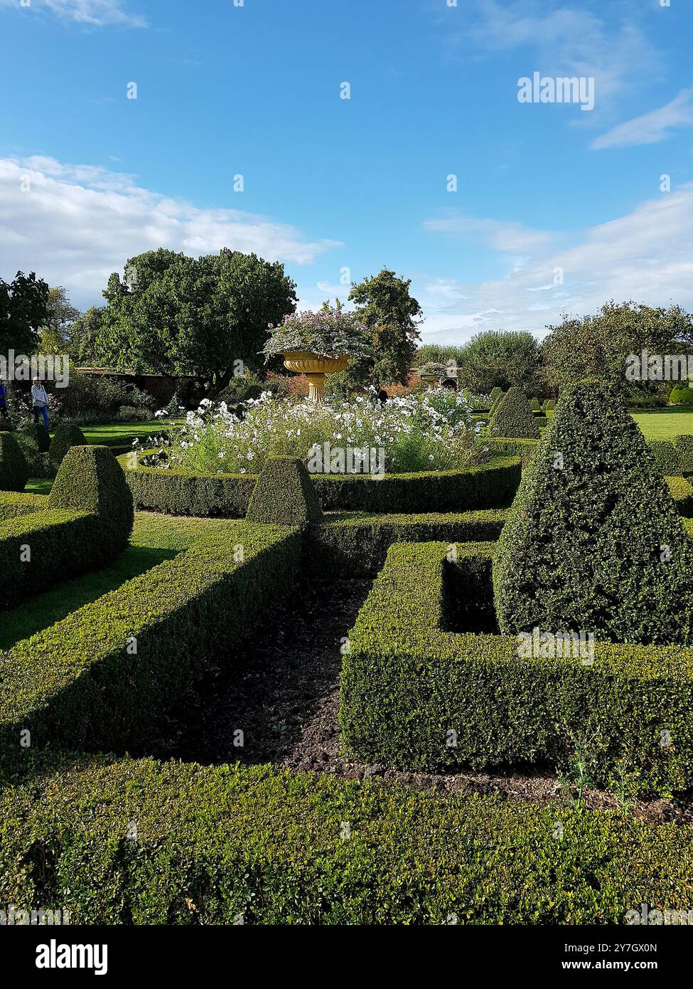 Vue d'un jardin historique dans le comté de Suffolk, Royaume-Uni. Banque D'Images