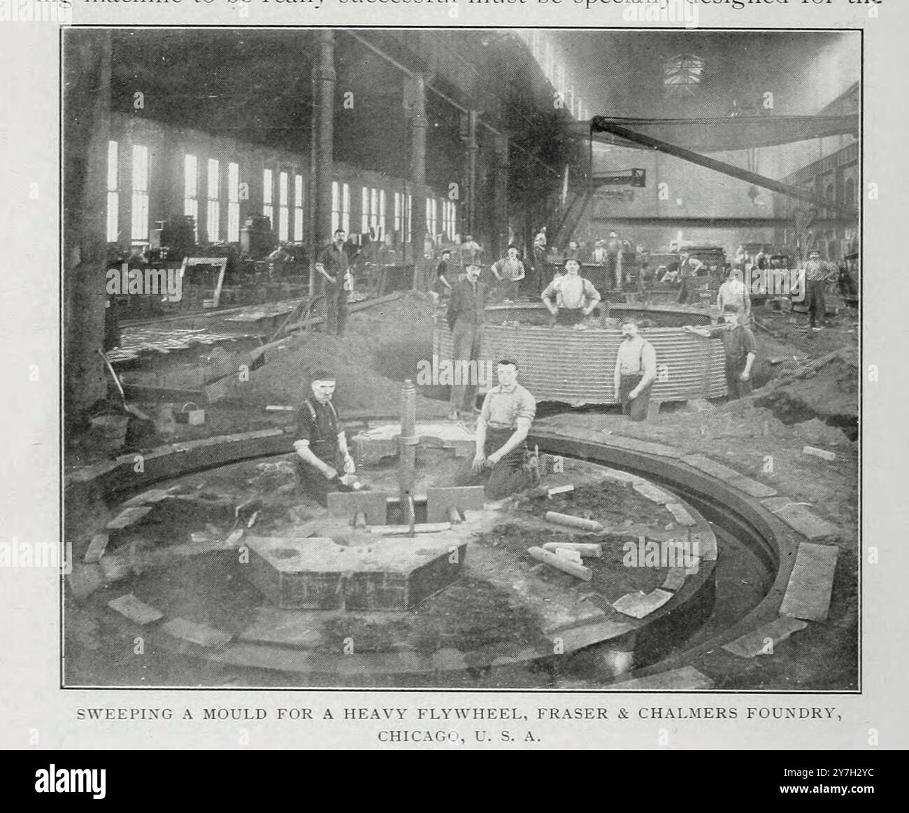 BALAYER UN MOULE POUR UN VOLANT LOURD, FRASER & CHALMERS FOUNDRY, CHICAGO, ÉTATS-UNIS D'AMÉRIQUE DE L'ARTICLE A SURVEY OF MODERN FOUNDRY PRACTICE. Par Percy Longmuir de The Engineering Magazine consacré au progrès industriel volume XX 1900 - 1901 The Engineering Magazine Co Banque D'Images