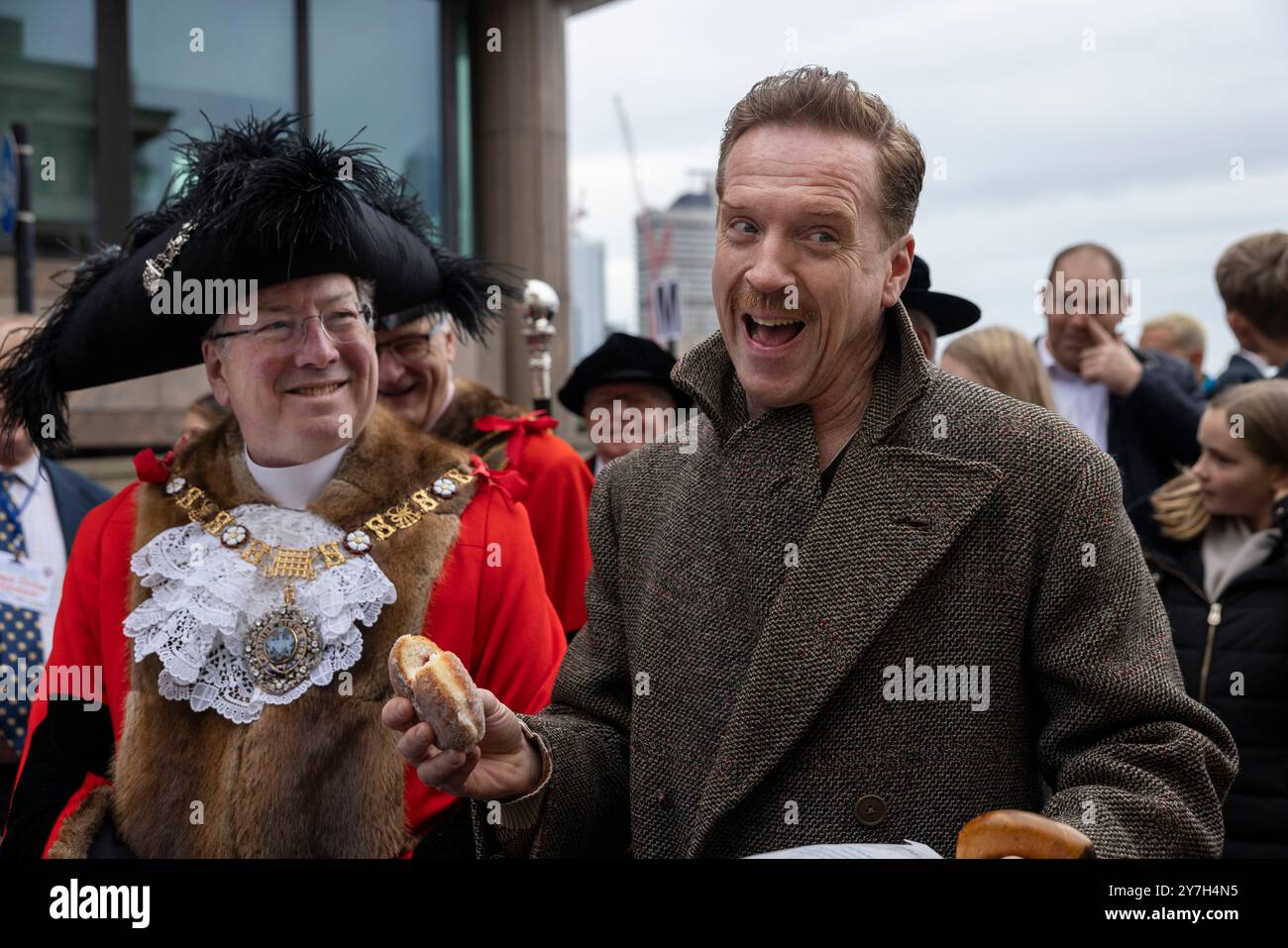 Damian Lewis mène la London Sheep Drive sur Southwark Bridge alors que les Freemen de la City de Londres exercent leur droit de conduire des moutons à travers la Tamise. Banque D'Images