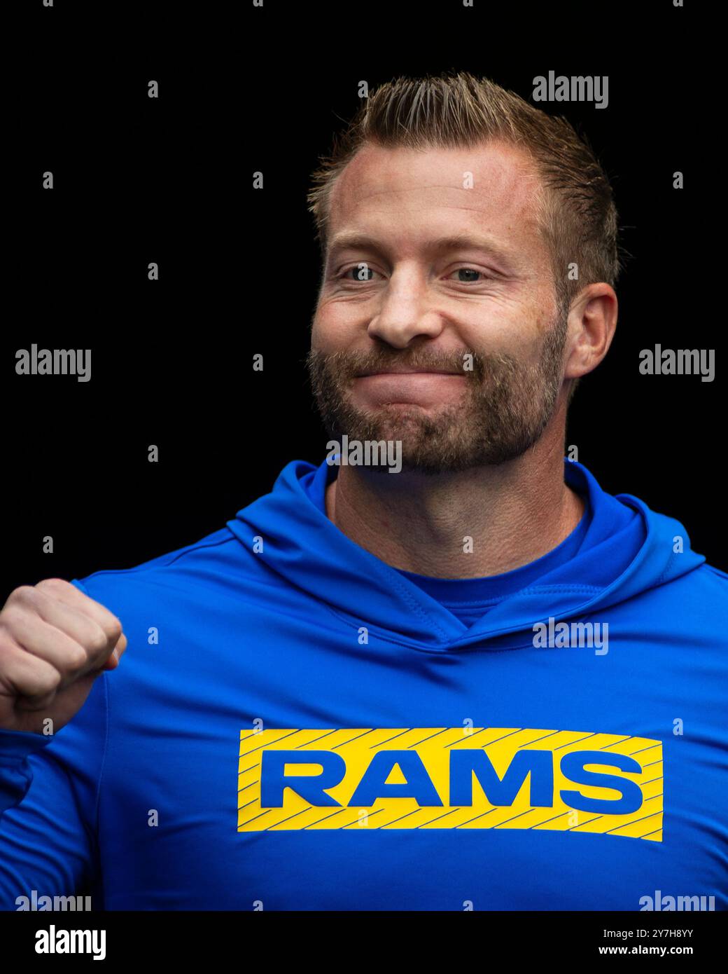 29 septembre 2024 : L'entraîneur-chef des Rams de Los Angeles, Sean McVay, entre dans le peloton avant le match contre les Bears de Chicago. Mike Wulf/CSM Banque D'Images