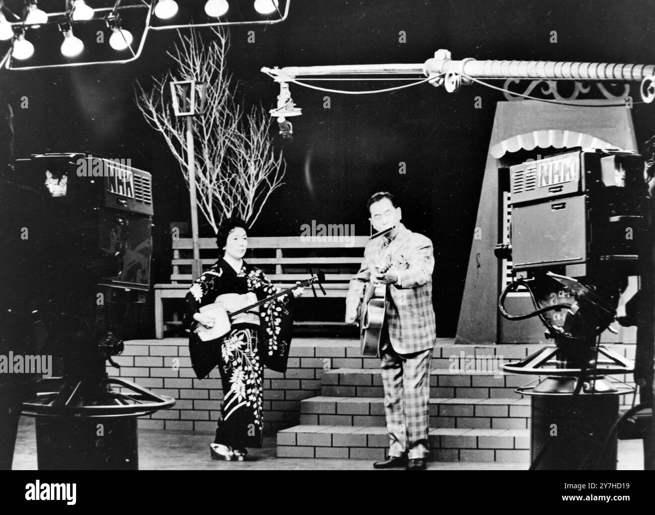 ÉMISSION JAPONAISE NHK TV À TOKYO, JAPON ; 3 JUILLET 1964 Banque D'Images