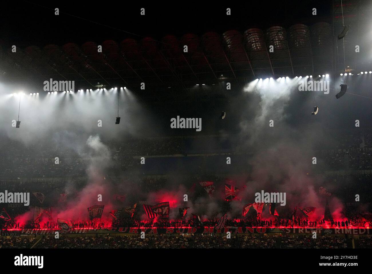 Les supporters de Milan lors du match de football Serie A entre l'Inter et Milan au stade San Siro de Milan, au nord de l'Italie - dimanche 22 septembre 2024. Sport - Soccer . (Photo de Spada/Lapresse) Banque D'Images