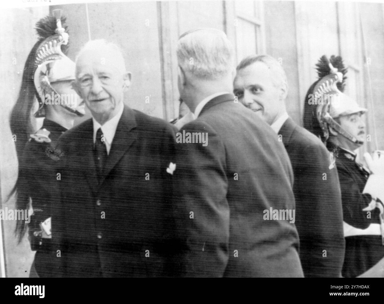 LE PREMIER MINISTRE TURC ISMET INONU AU PALAIS DE L'ÉLYSÉE POUR DES ENTRETIENS À PARIS ; 1ER JUILLET 1964 Banque D'Images