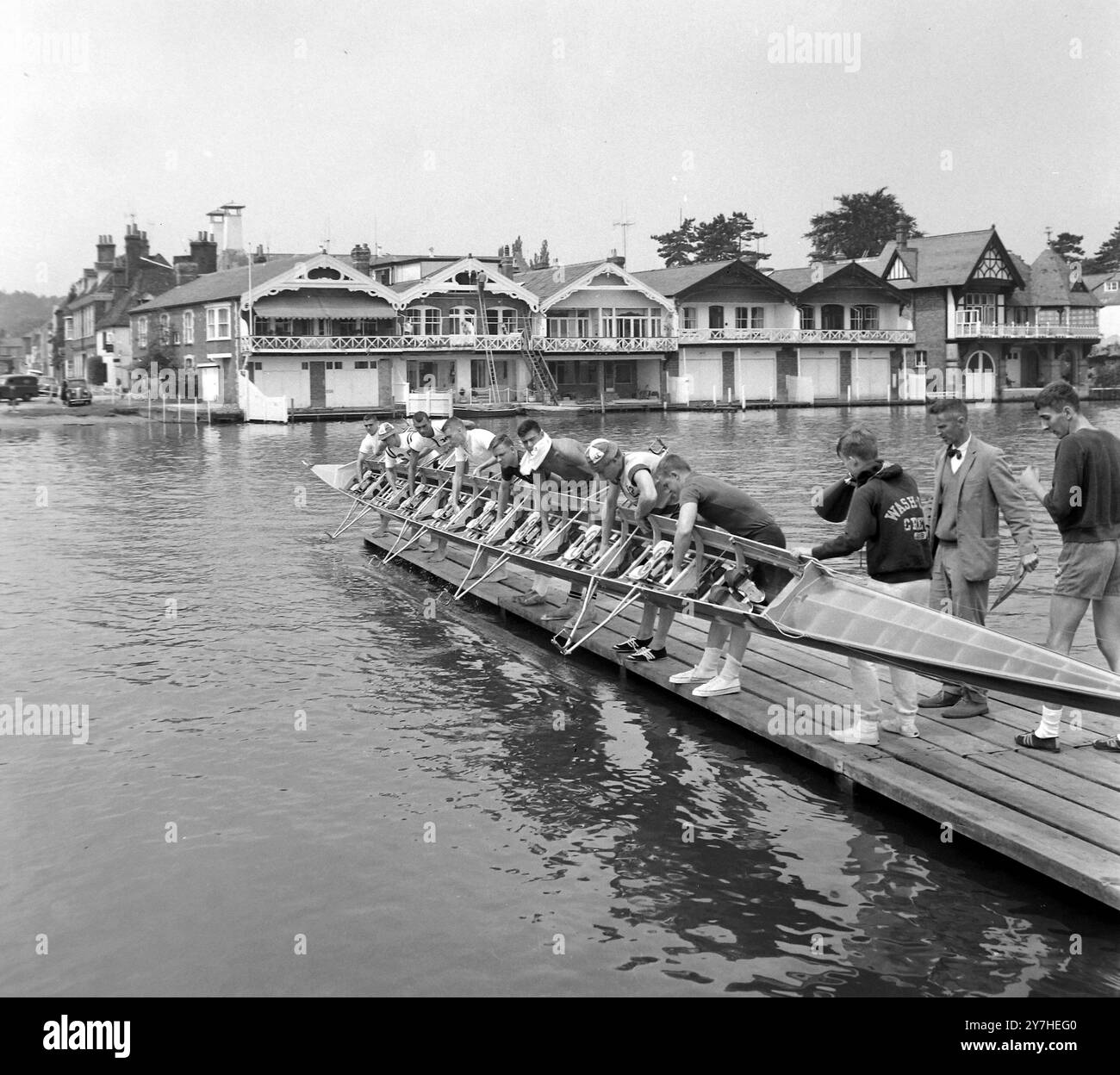 RÉGATES WASHINGTON LEE LYCÉE D'ARLINGTON BOAT À HANLEY SUR LA TAMISE ; 24 JUIN 1964 Banque D'Images