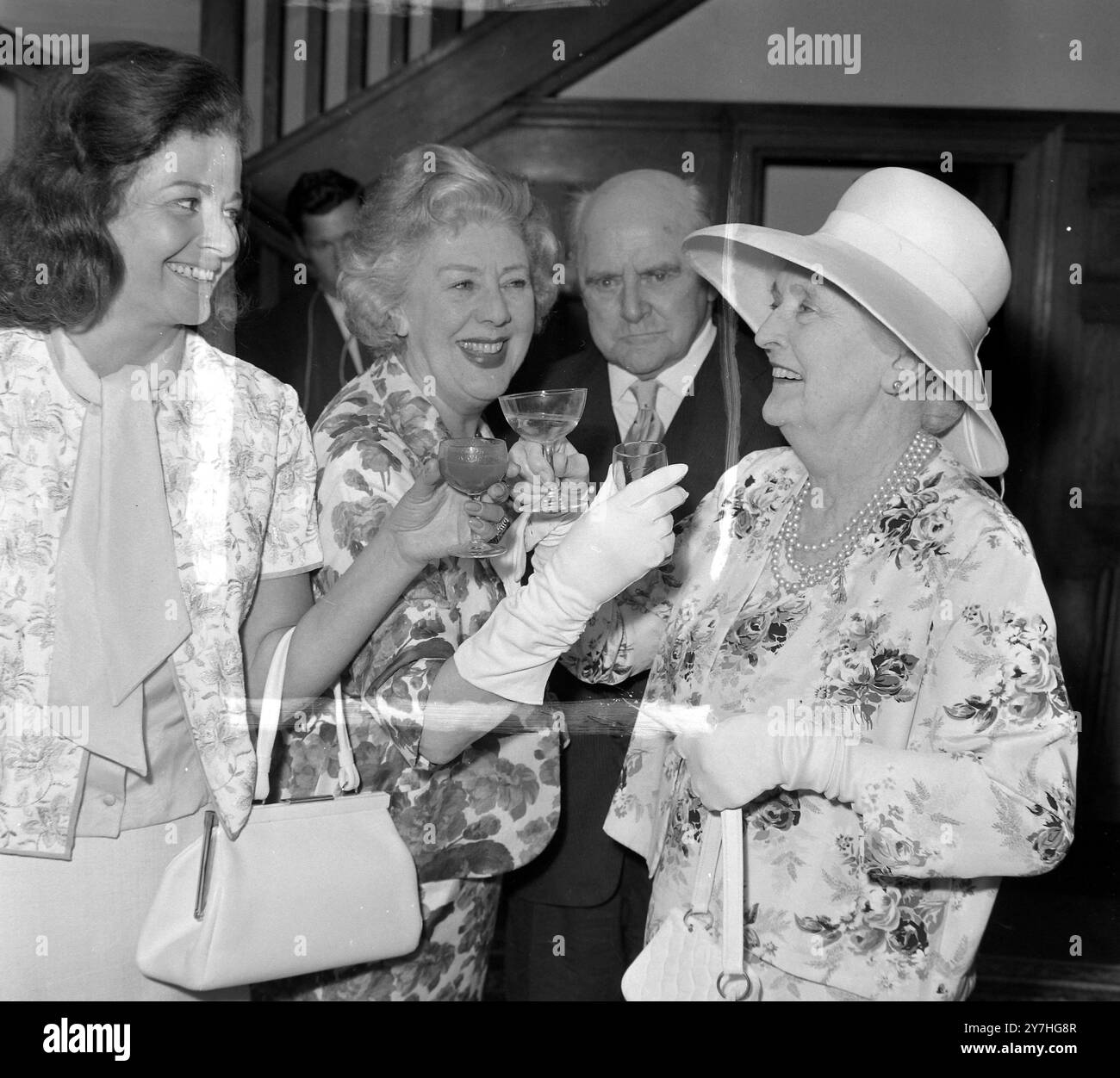 LES ACTRICES MARGARET LOCKWOOD, CICELY COURTNEIDGE ET DAME SYBIL THORNDIKE - 60 ANS SUR SCÈNE À LONDRES / ; 14 JUIN 1964 Banque D'Images