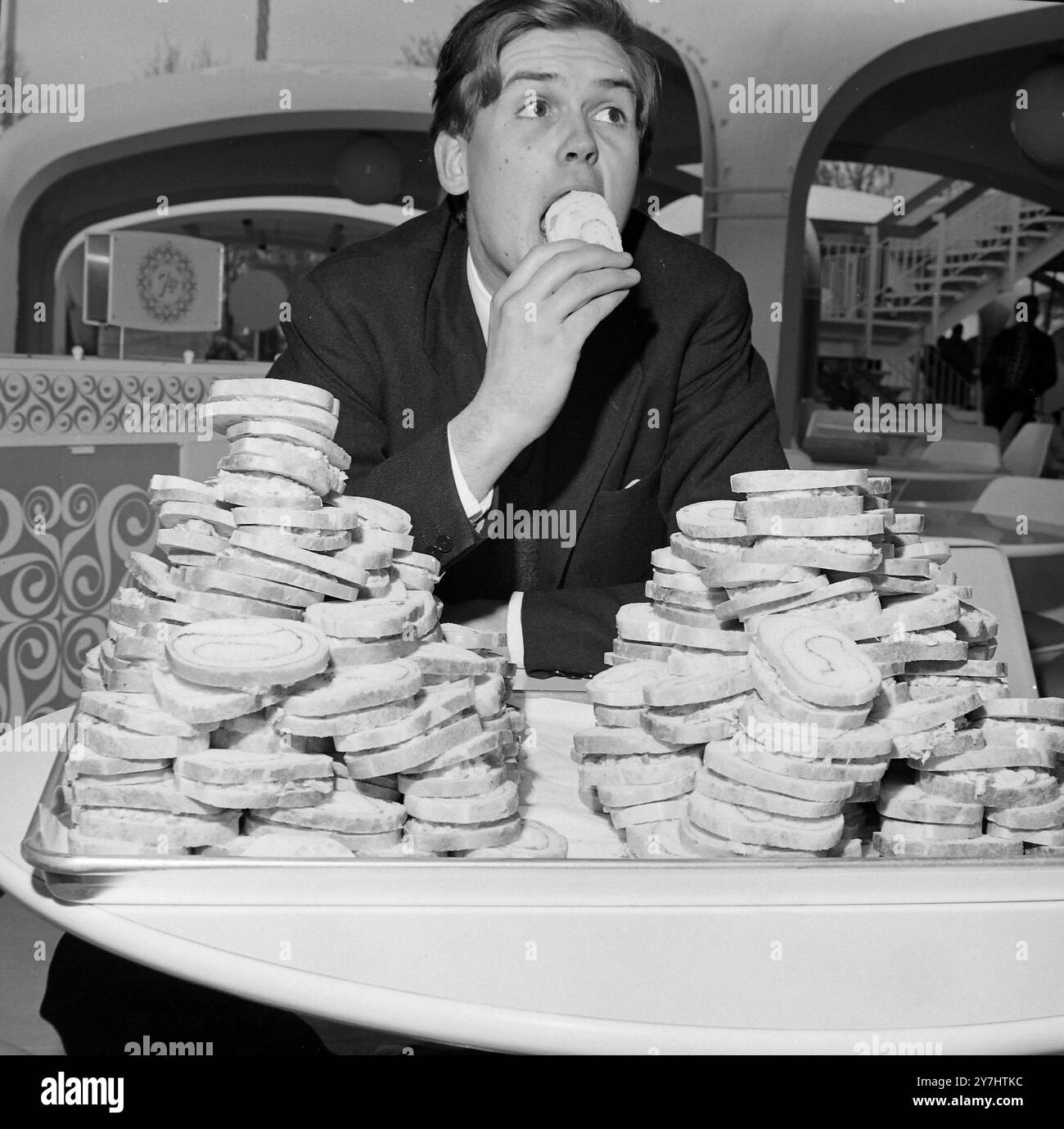 COMTE DE SANDWICH JOHN MONTAGUE AUX JARDINS INTERNATIONAUX DE SANDWICH À NEW YORK / ; 22 AVRIL 1964 Banque D'Images