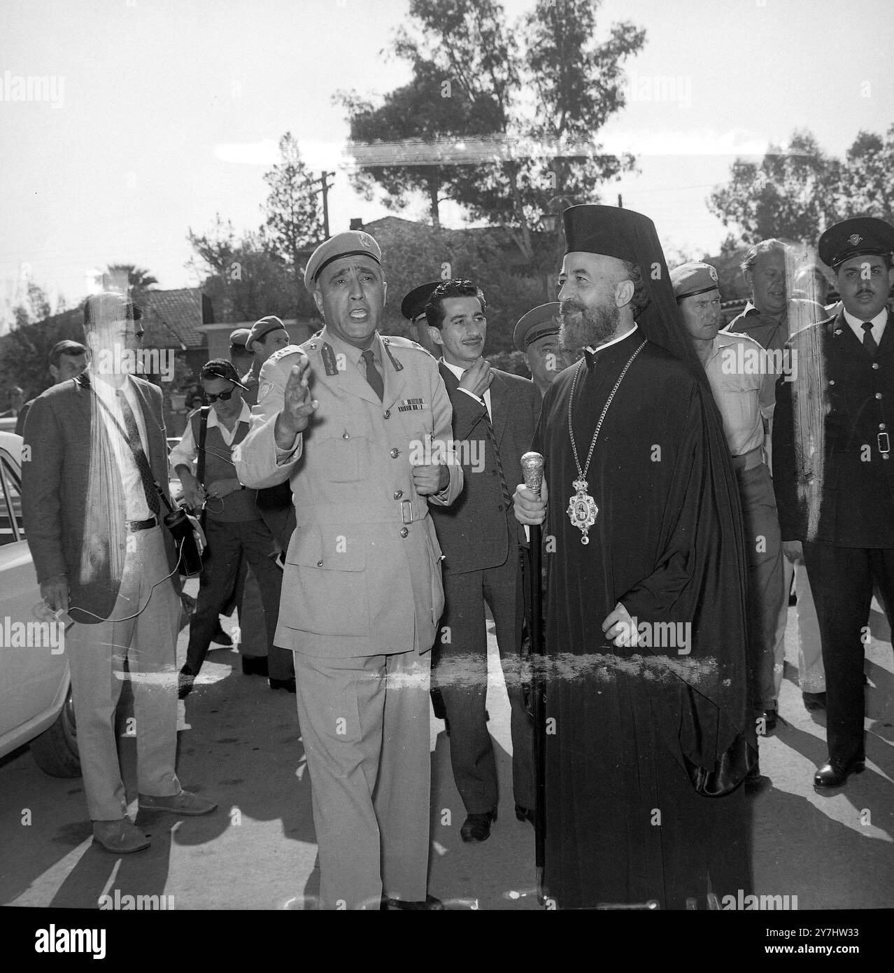 MGR MAKARIOS A VISITÉ L'HÔTEL LEDRA PALACE À NICOSIE, CHYPRE AVEC TESSOS PAPADOPOULOS ET LE GÉNÉRAL PREM SINGH GYANI S / ; 19 AVRIL 1964 Banque D'Images