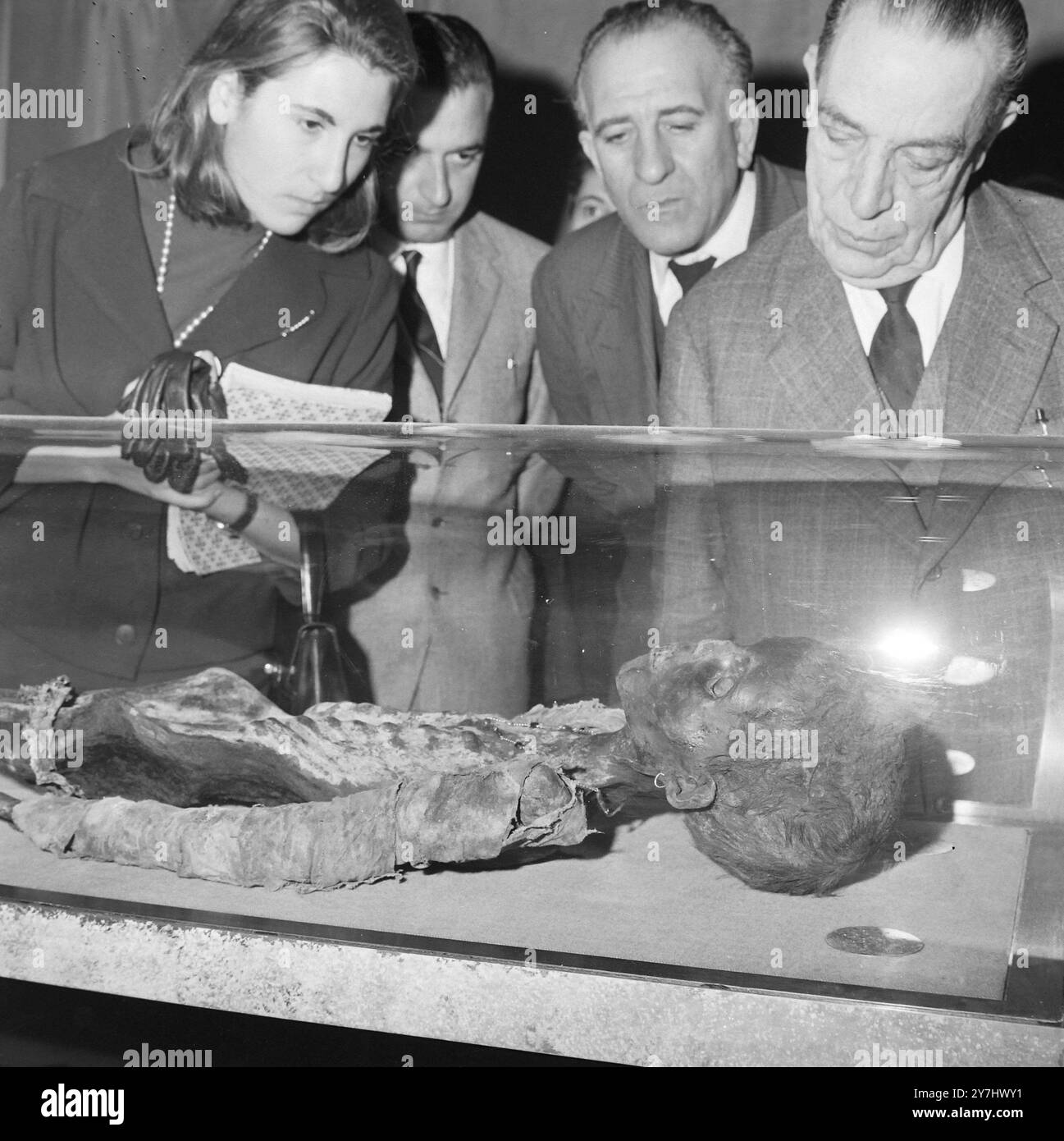 ARCHAELOGY MOMIE DE FILLE TROUVÉE À ROME 2000 ANS ; 14 AVRIL 1964 Banque D'Images