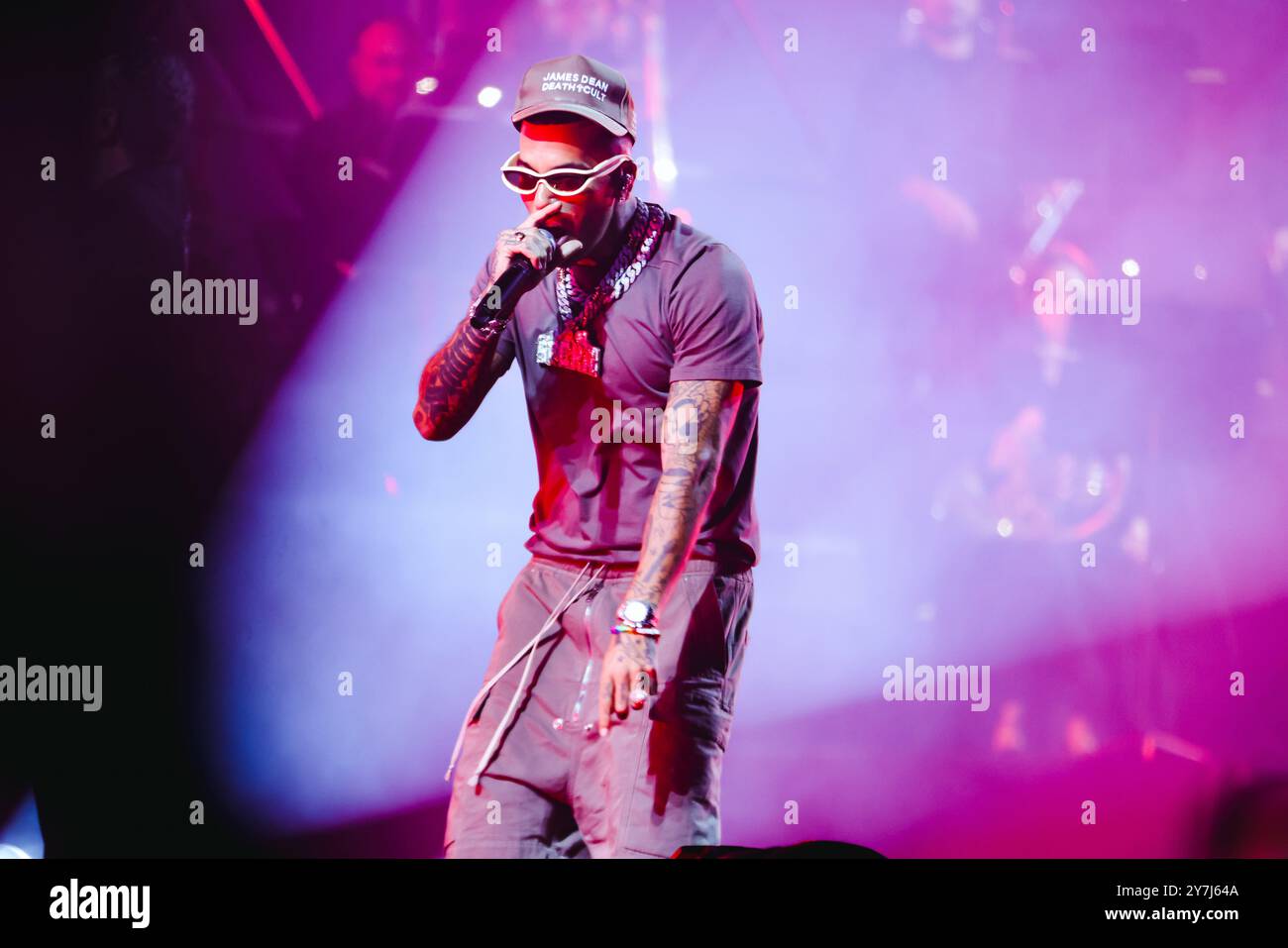 Milan, Italie. 05th Sep, 2024. Sfera Ebbasta se produit en direct lors de la tournée Locura Opera N. 1 au Piazzale Angelo Moratti devant le stade San Siro à Milan, en Italie, le 5 septembre 2024 (photo Alessandro Bremec/NurPhoto). Crédit : NurPhoto SRL/Alamy Live News Banque D'Images
