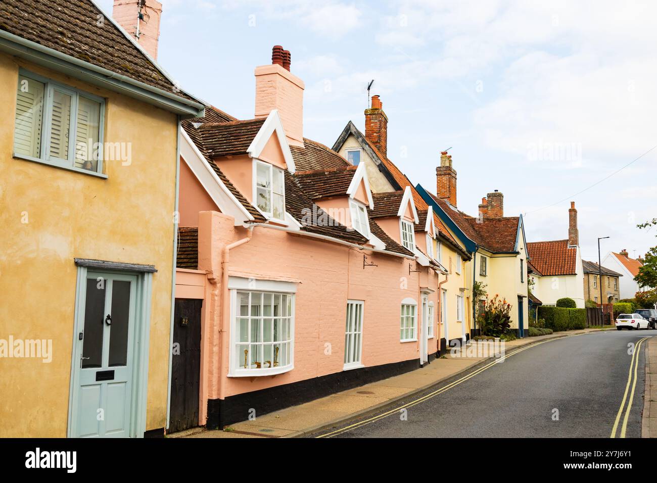 Rangée de maisons colorées et merveilleuses sur Castle Street, Framlingham market Town, Suffolk, Angleterre Banque D'Images