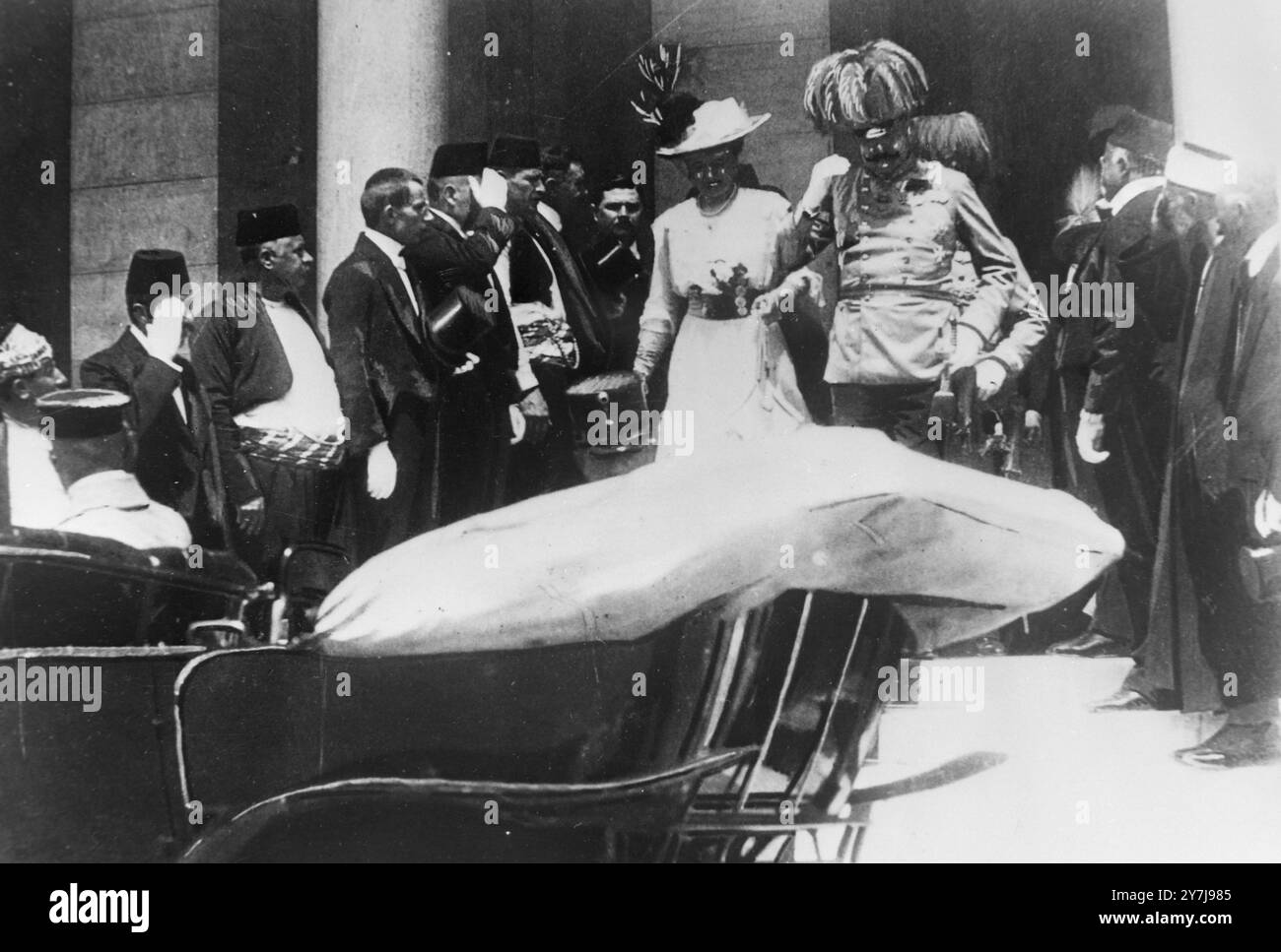 ARCHIDUC FRANÇOIS FERDINAND AVEC L'ARCHEVÊQUE ET SA FEMME AVANT L'ASSASINATION EN 1914 ; 19 FÉVRIER 1964 Banque D'Images