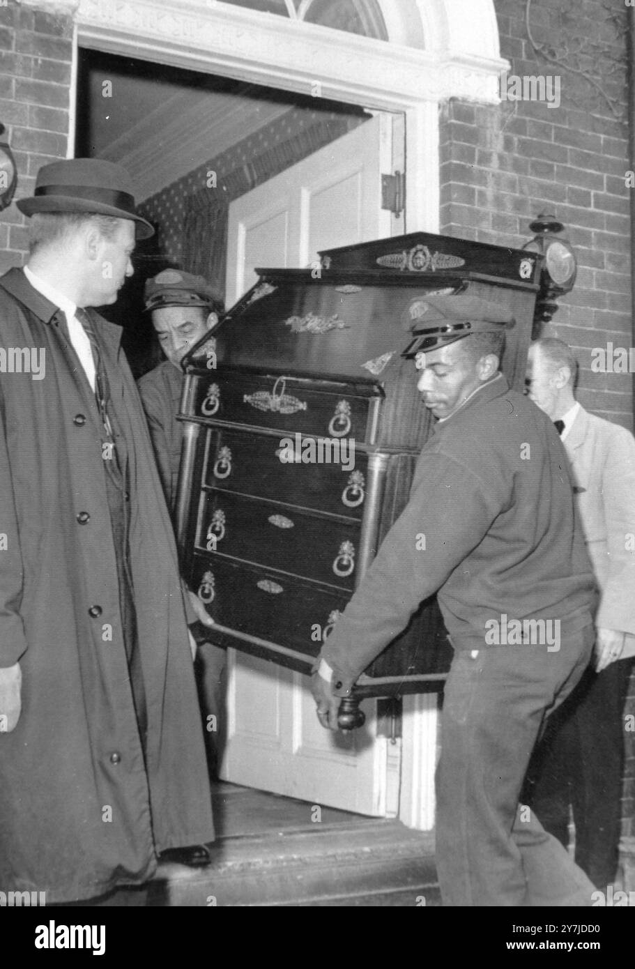 LA FAMILLE KENNEDY DÉMÉNAGE À WASHINGTON / ; 2 FÉVRIER 1964 Banque D'Images