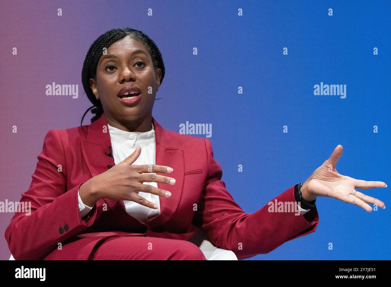 Birmingham, Royaume-Uni. 30 septembre 2024. Kemi Badenoch, candidate à la direction, Secrétaire d'État fantôme au logement, aux communautés et aux gouvernements locaux, députée du Nord-Ouest de l'Essex, s'adresse aux délégués le 2ème jour. Le Parti conservateur se réunit à Birmingham, à l'International Convention Centre, pour sa conférence d'automne. Birmingham Royaume-Uni. Photo : Garyroberts/worldwidefeatures.com crédit : GaryRobertsphotography/Alamy Live News Banque D'Images