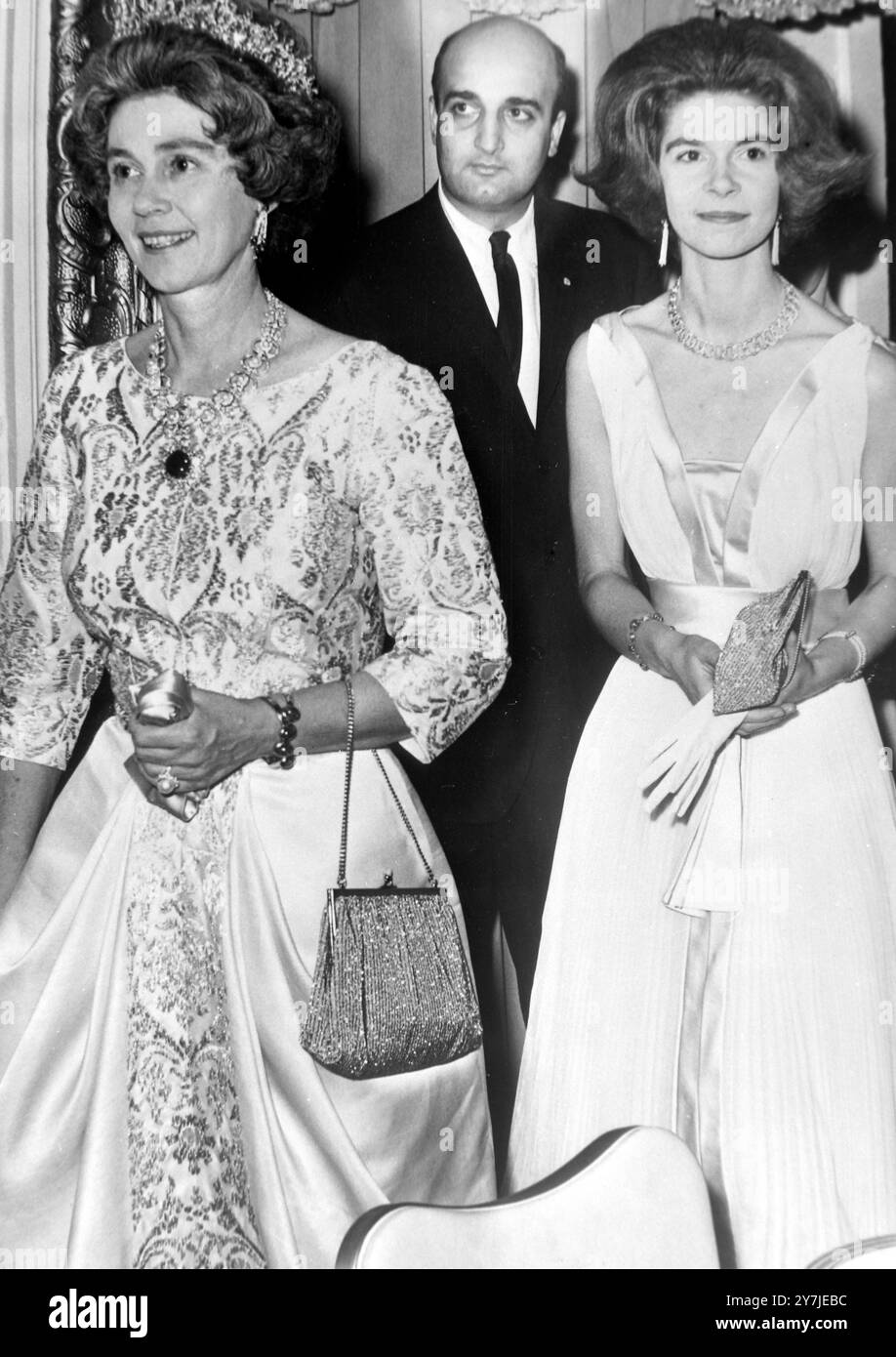 PRINCESSE IRENE ET REINE FREDERIKA À L'HÔTEL PLAZA À NEW YORK ; 27 JANVIER 1964 Banque D'Images