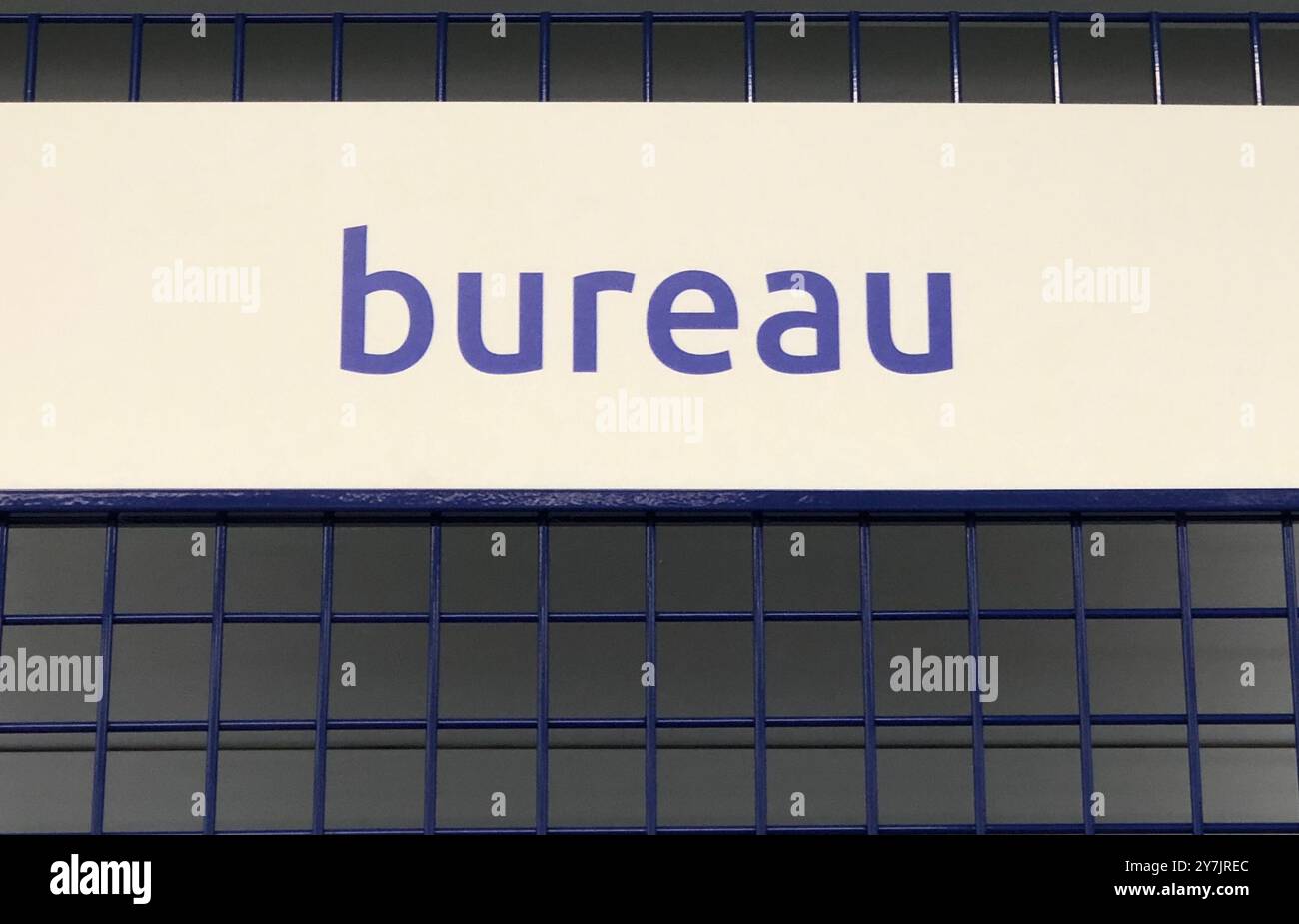 Un grand panneau pour identifier le bureau. Banque D'Images