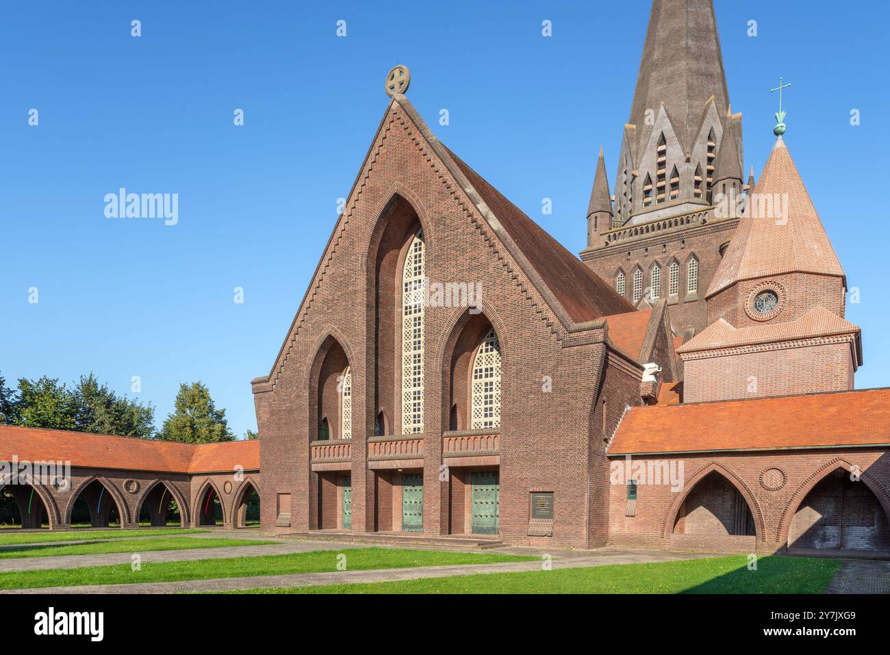 Brick Expressionist Sint-Theodarduskerk / Mijnkathedraal / préparé Theodard Church of Tongeren at Beringen-Mijn, Koersel, Limburg, Flanders, Belgium Banque D'Images