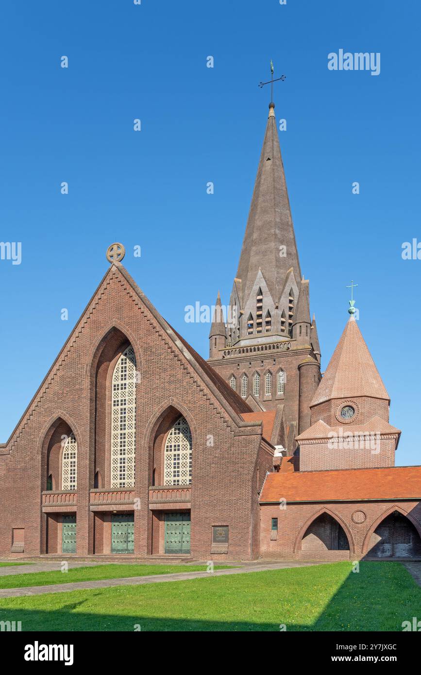 Brick Expressionist Sint-Theodarduskerk / Mijnkathedraal / préparé Theodard Church of Tongeren at Beringen-Mijn, Koersel, Limburg, Flanders, Belgium Banque D'Images