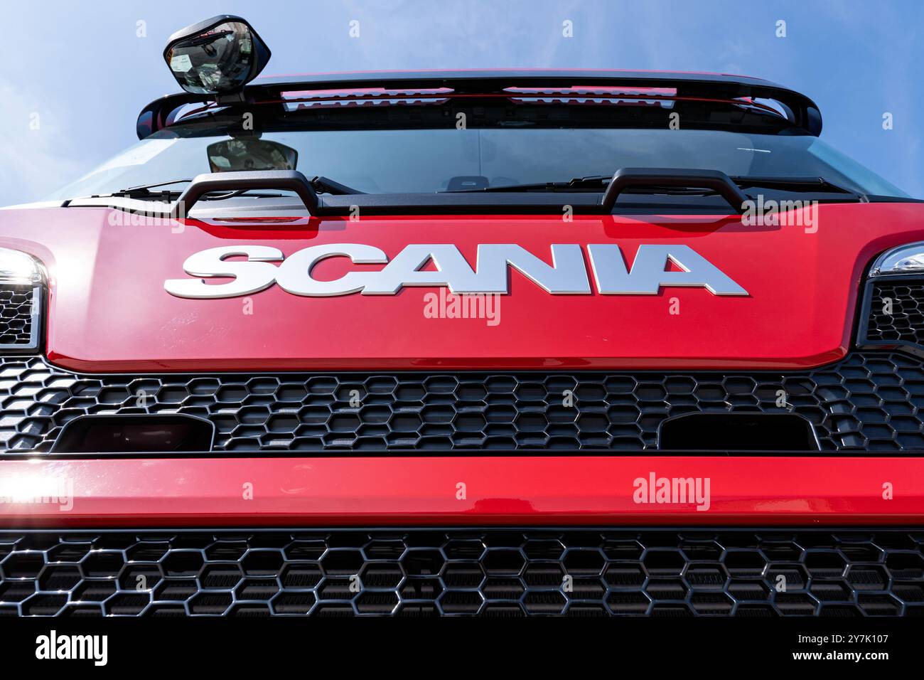 Logo Scania à l'avant d'un camion Banque D'Images