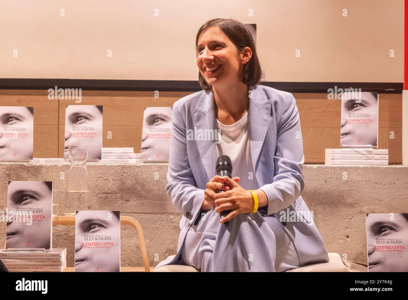 Milan, Italie. 30 septembre 2024. La segrataria del PD Elly Schlein alla presentazione del libro l imprevista alla Libreria Feltrinelli di Milano Piazzale Piemonte a Milano, Italia - 30 Settembre 2024 ( foto di Carlo Cozzoli/LaPresse ) Secrétaire du PD Elly Schlein à la présentation du livre L'imprevista à la librairie Feltrinelli à Milan Piazzale Piemonte à Milan, Italie - 30, Italie - 2024 ( photo de Carlo Cozzoli/LaPresse Live News : Septy/LaPresse ) Banque D'Images