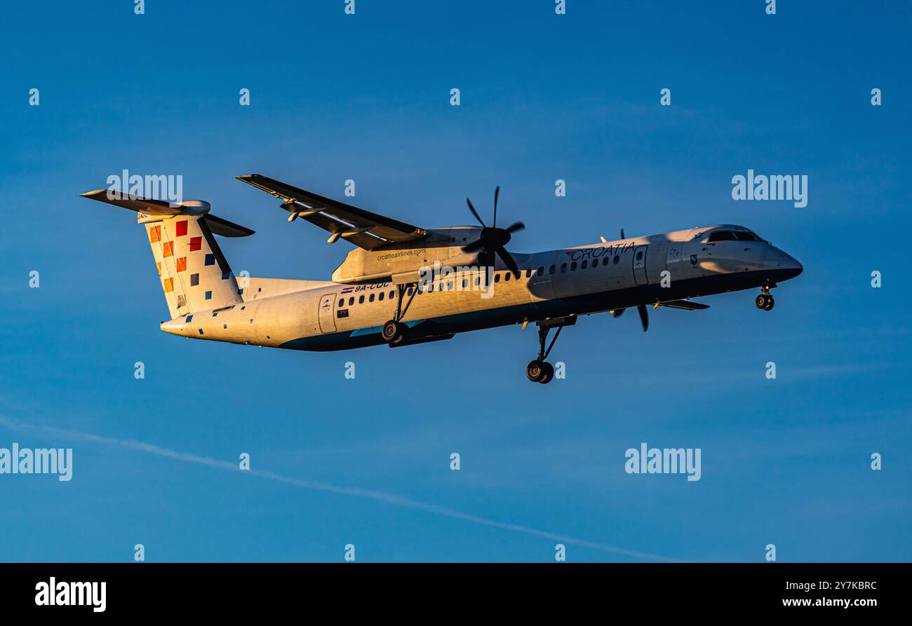 Zurich, Suisse, 10 mai 2024 : un de Havilland Canada Dash 8-400 de Croatia Airlines est en approche finale de l'aéroport de Zurich. Enregistrement 9A. Banque D'Images