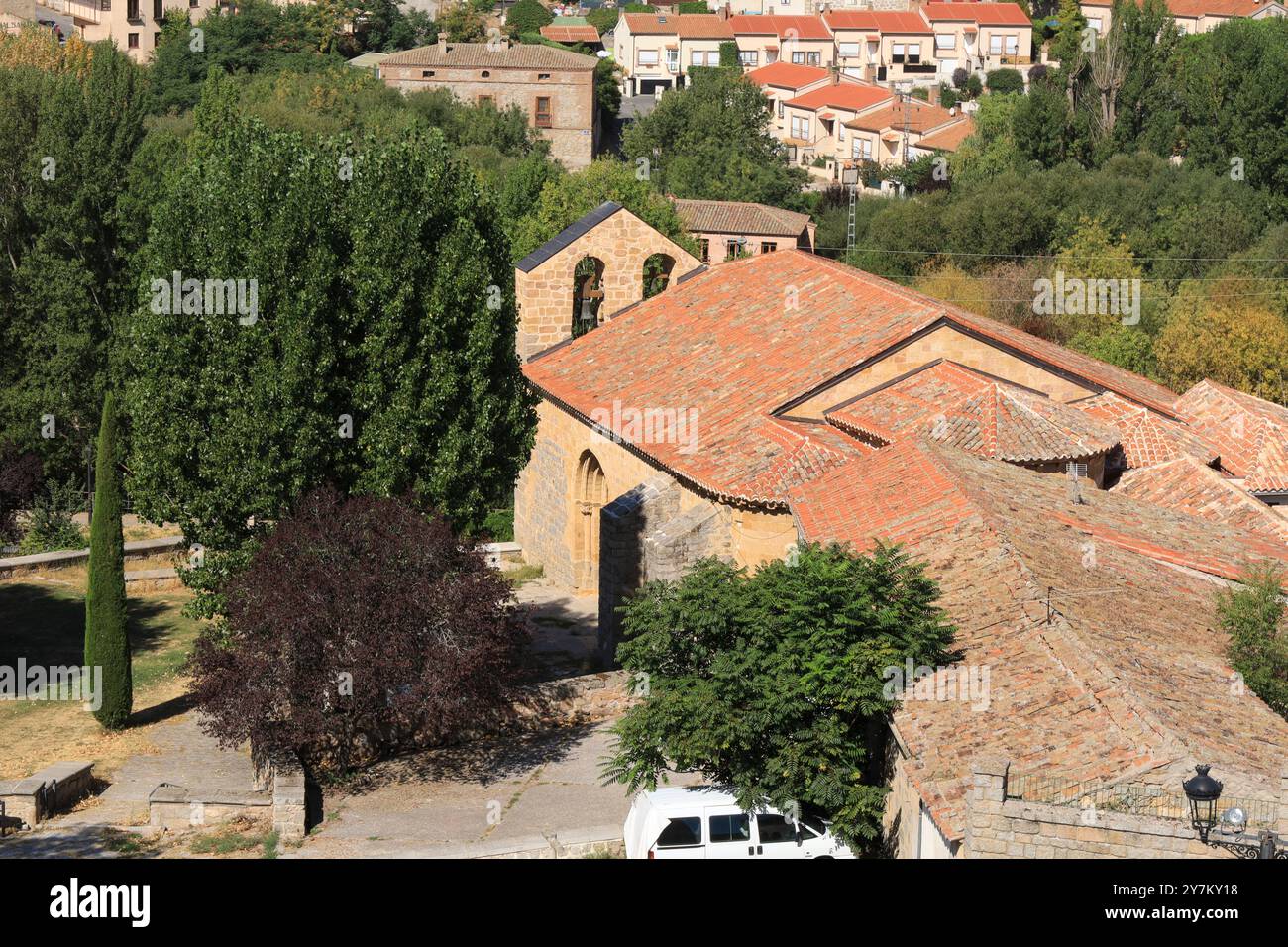 Avila, Castilla y Leon, Espagne- 17 août 2024 : Ermitage de San Segundo et les murs majestueux et les vues de la ville d'Avila Banque D'Images