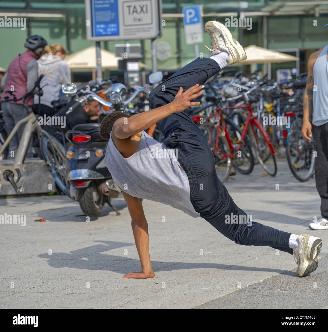 Spectacle de Street acrobatics Banque D'Images