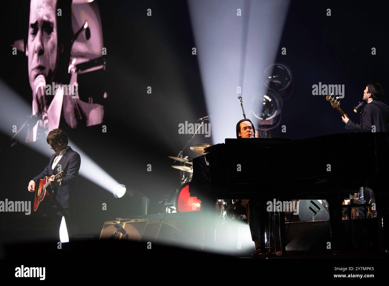 Artiste australien, Nick Cave, avec The Bad Seeds à l'Uber Arena de Berlin pour le Wild Dog Tour Banque D'Images