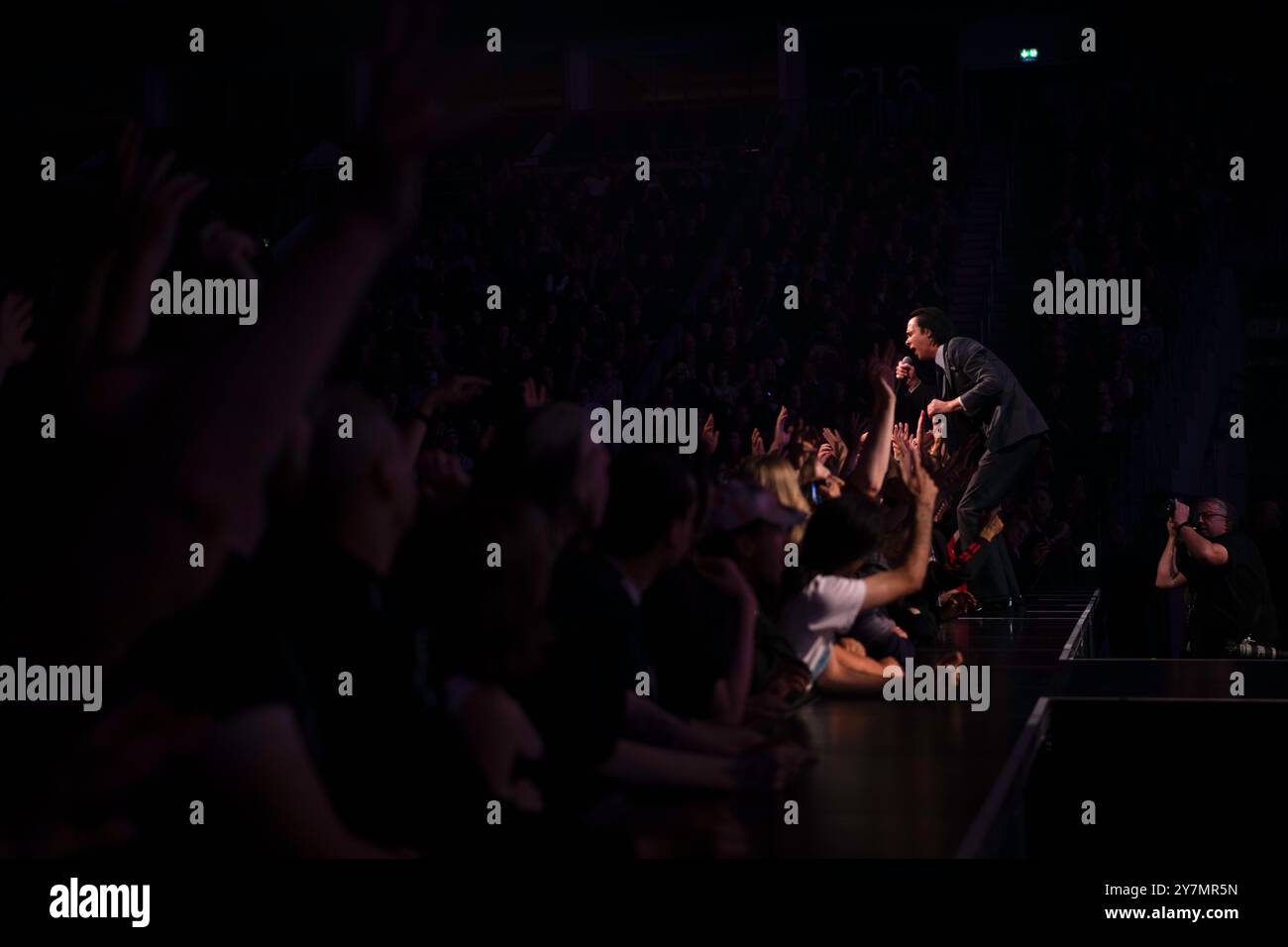 Artiste australien, Nick Cave, avec The Bad Seeds à l'Uber Arena de Berlin pour le Wild Dog Tour Banque D'Images