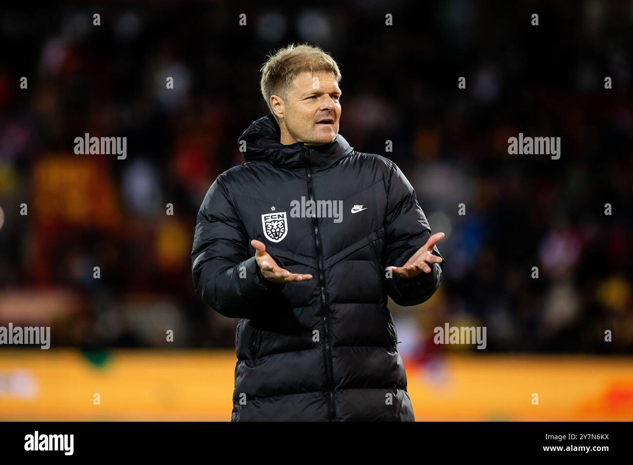 Farum, Danemark. 30 septembre 2024. L'entraîneur-chef Jens Fonsskov Olsen du FC Nordsjaelland vu lors du match danois de 3F Superliga entre le FC Nordsjaelland et Broendby S'IL EST à droite de Dream Park à Farum. Crédit : Gonzales photo/Alamy Live News Banque D'Images