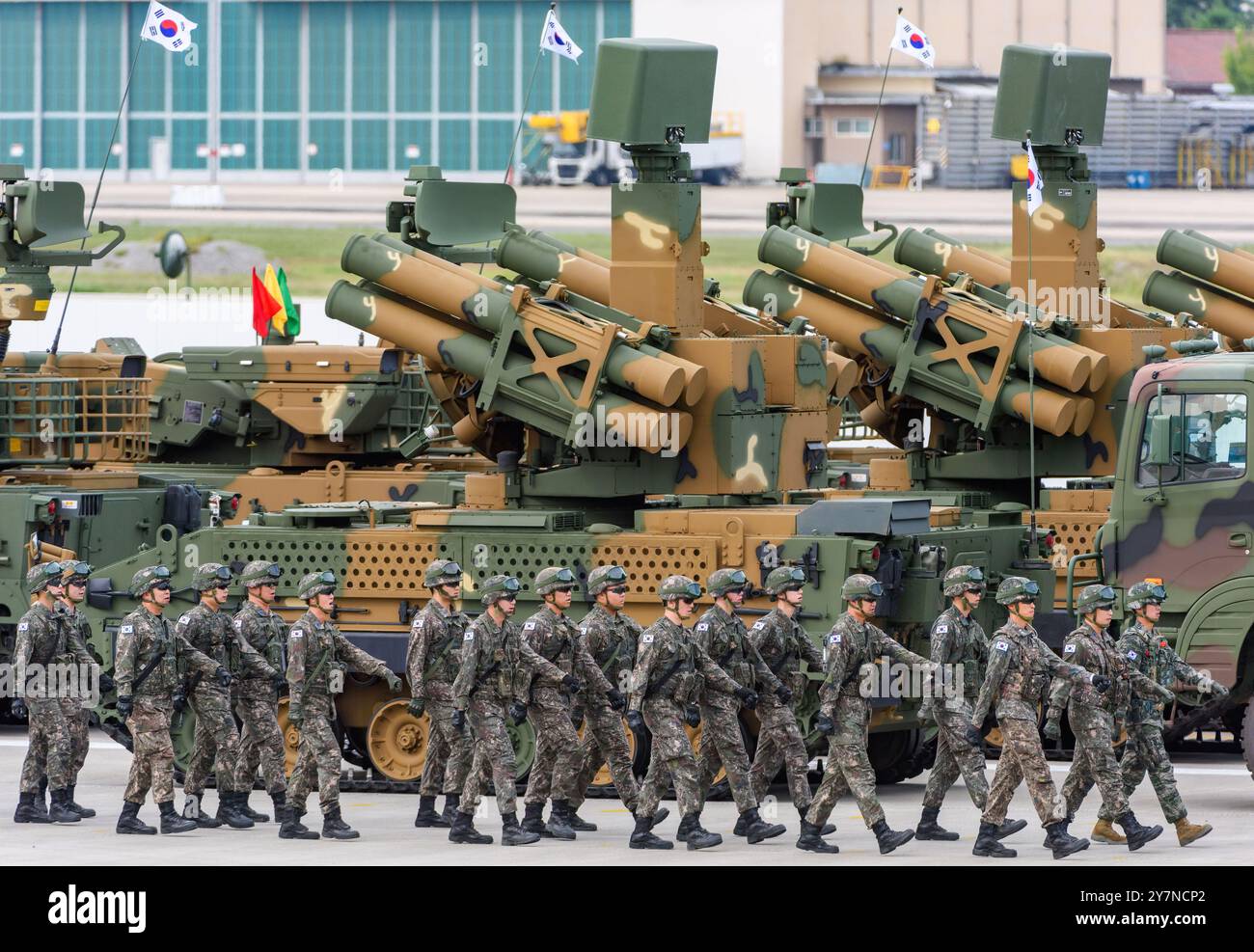 Seongnam, Corée du Sud. 25 septembre 2024. Les Troopers sud-coréens défilent pendant le 76e anniversaire de la journée pré-média de la Journée des forces armées à la base aérienne de Séoul. La Journée des forces armées en Corée du Sud est une manifestation annuelle généralement célébrée le 1er octobre pour commémorer le service des hommes et des femmes dans les forces armées de la République de Corée. Le jour où les forces sud-coréennes ont franchi le 38e parallèle en 1950 pendant la guerre de Corée. Crédit : SOPA images Limited/Alamy Live News Banque D'Images