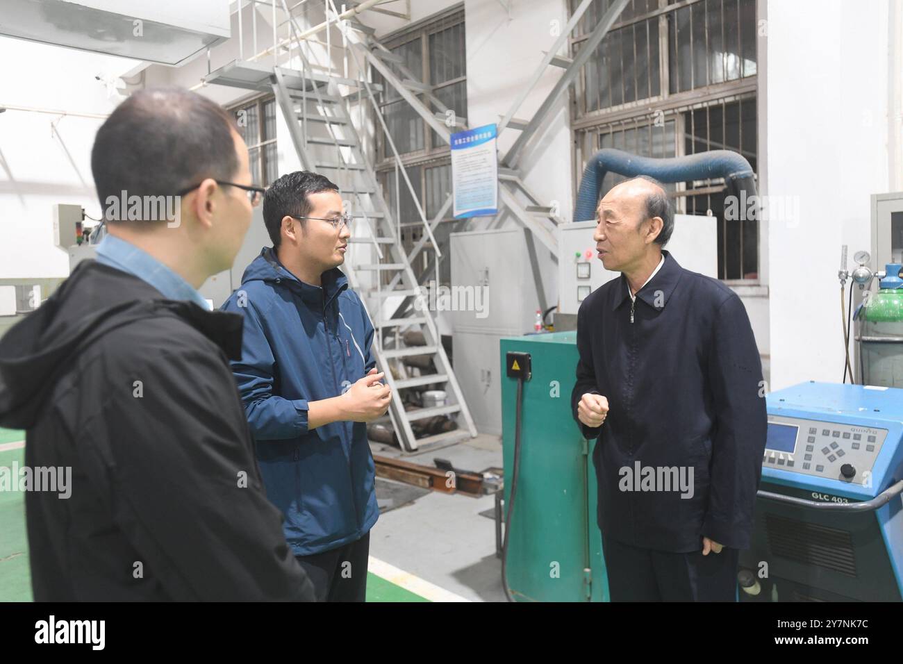 SHENYANG, CHINE - 30 SEPTEMBRE 2024 - Wang Guodong, académicien de l'Académie chinoise d'ingénierie, s'adresse aux médias à l'Université Northeastern Banque D'Images