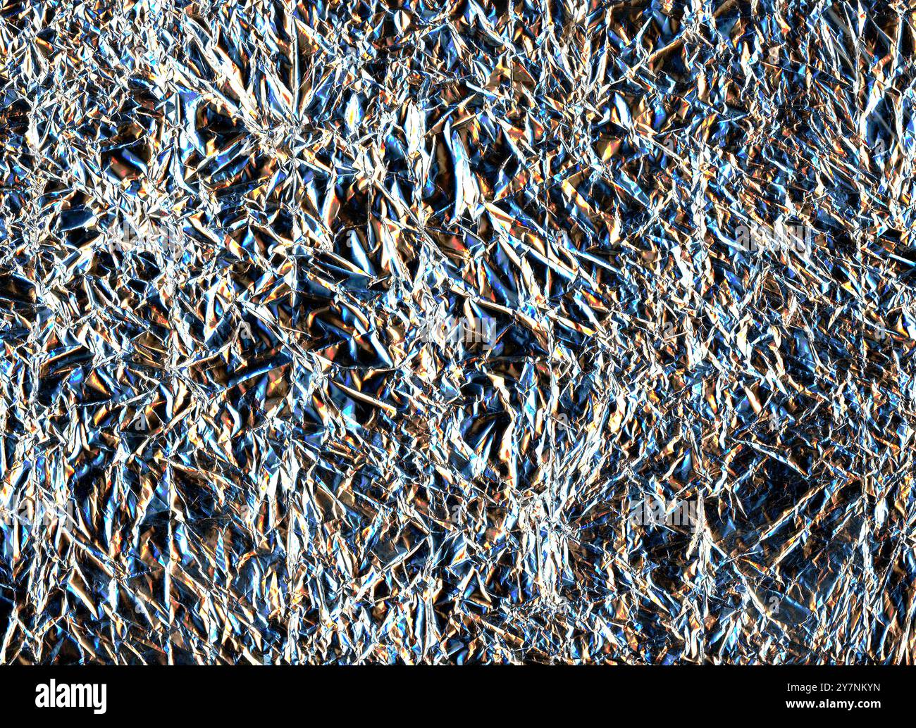Fond texturé de couverture d'urgence en argent mylar réfléchissant froissé Banque D'Images