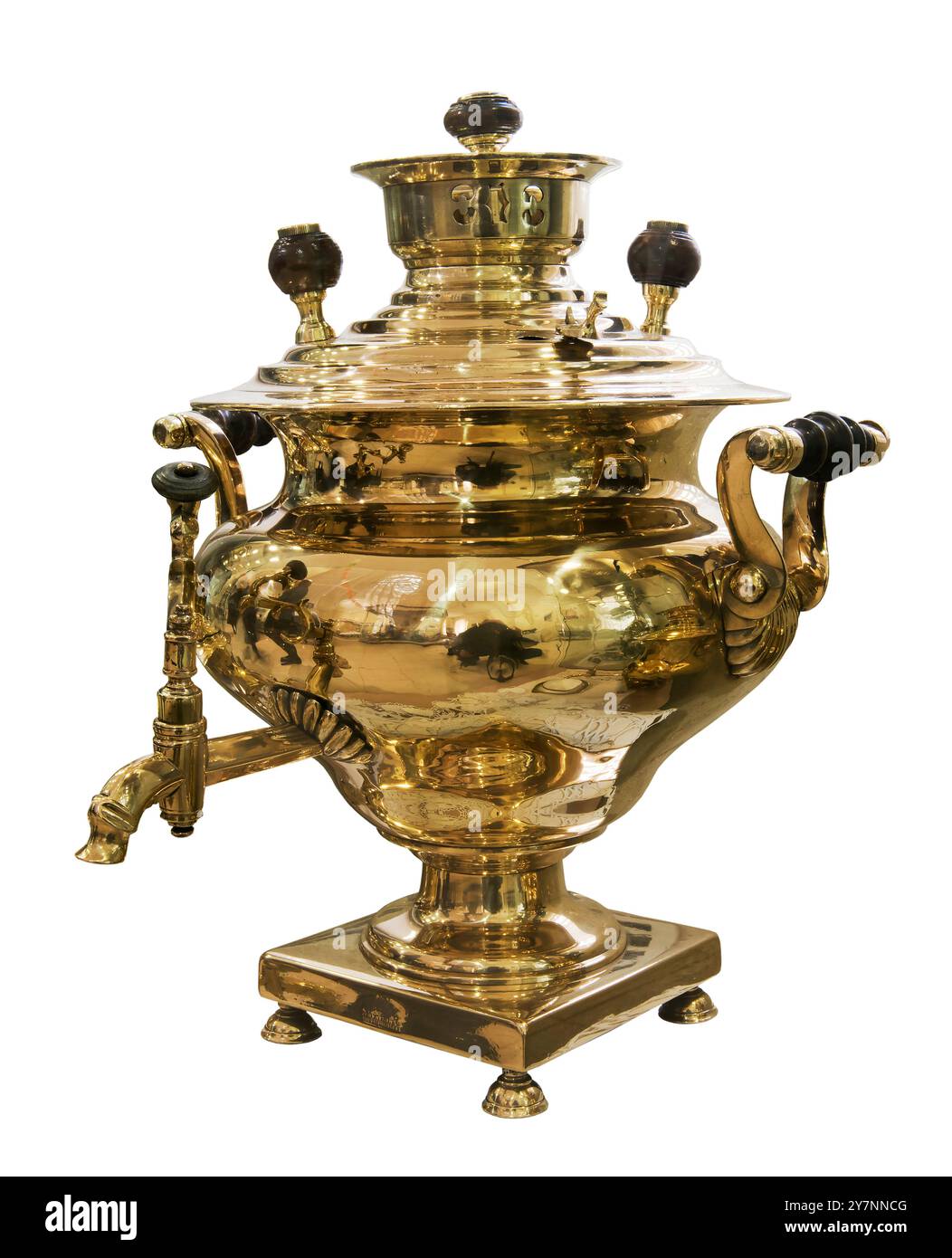 Samovar - une machine pour préparer de l'eau chaude. Est isolé sur le blanc Banque D'Images