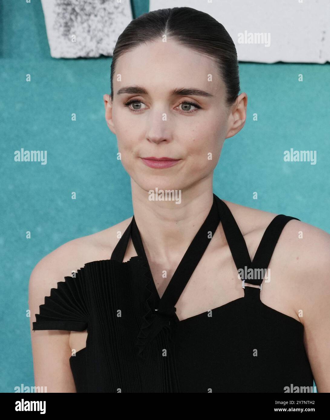 Los Angeles, États-Unis. 30 septembre 2024. Rooney Mara arrive au Warner Bros Pictures' JOKER : FOLIE à DEUX première américaine au TCL Chinese Theatre à Hollywood, CA lundi, ? 30 septembre 2024. (Photo de Sthanlee B. Mirador/Sipa USA) crédit : Sipa USA/Alamy Live News Banque D'Images