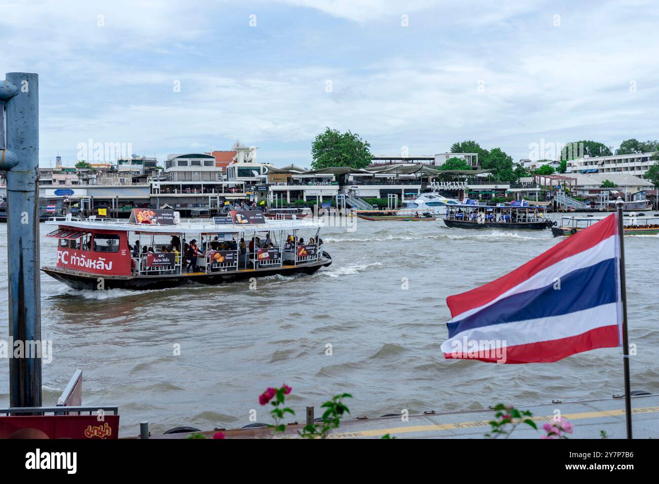 Trafic fluvial à Bangkok/Thaïlande 2024 Banque D'Images