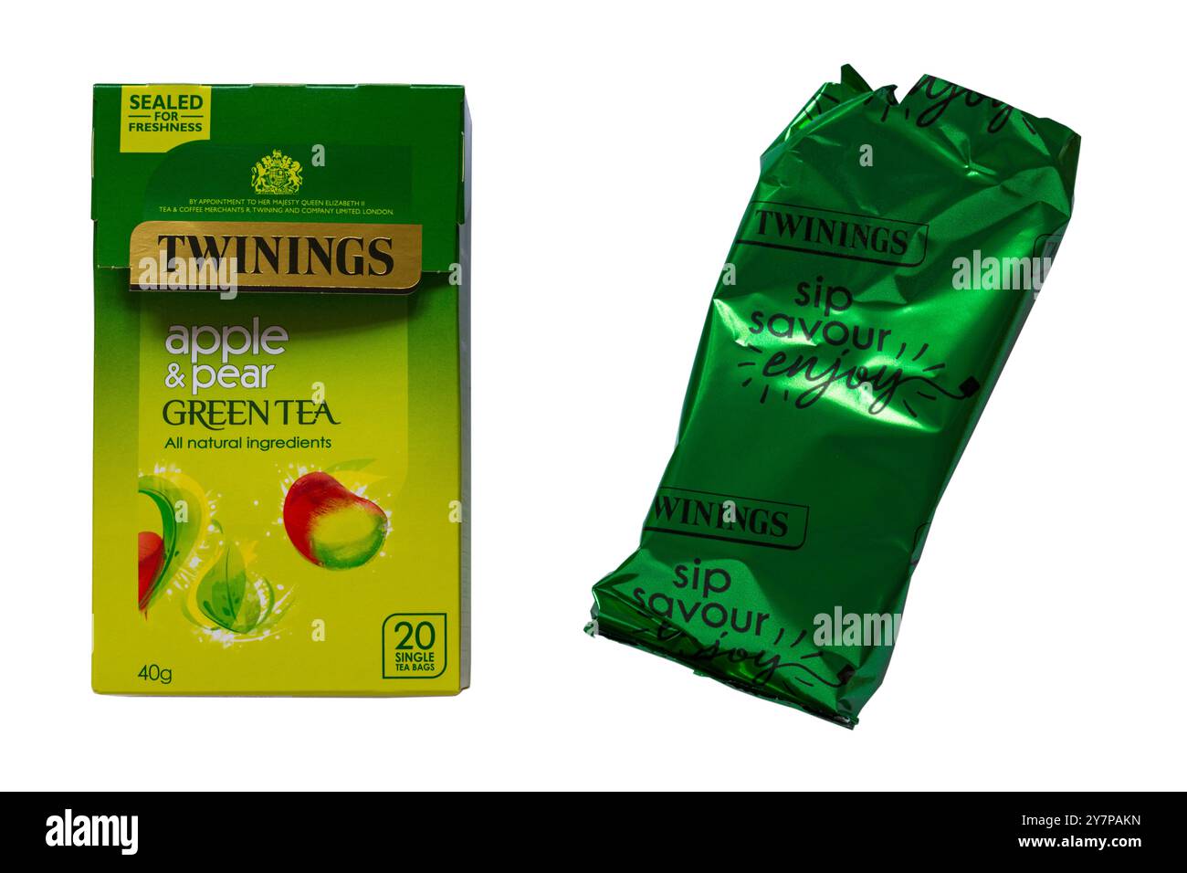 Fort de Twinings thé vert pomme et poire ingrédients naturels tous les sachets de thé isolé sur fond blanc Banque D'Images