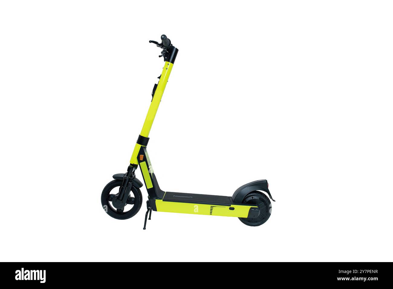 Nouveau scooter électrique jaune isolé sur blanc. City Bike du système de location Banque D'Images