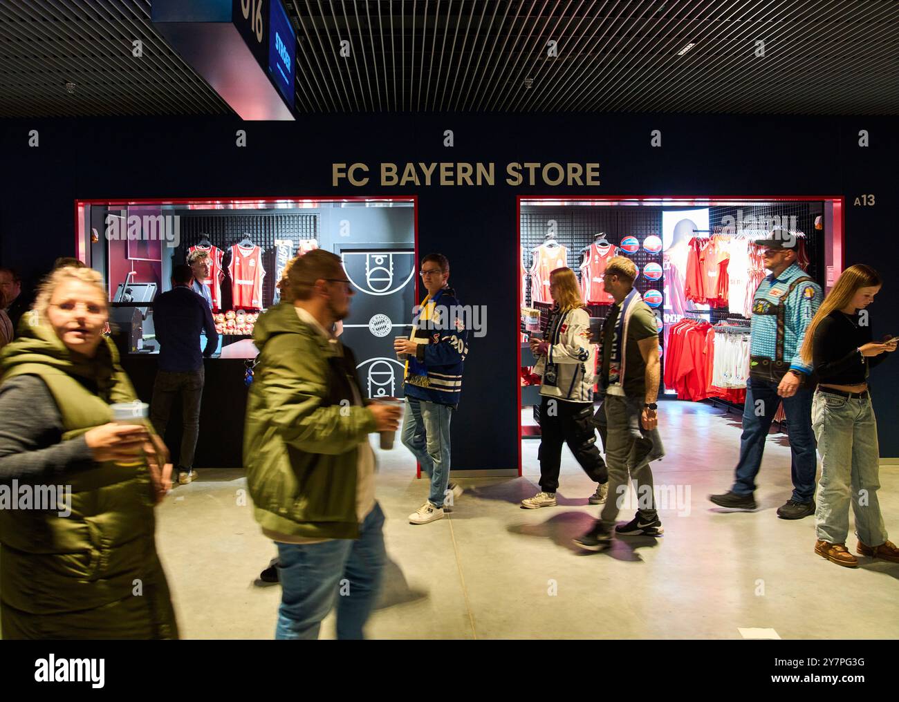 FC Bayern Store dans le match amical du Global Series Challenge EHC RB MUENCHEN - BUFFALO SABRES 0-5 au SAP Garden à Munich, Allemagne, le 27 septembre 2024. Saison 2024/2025, journée x, photographe : Peter Schatz Banque D'Images