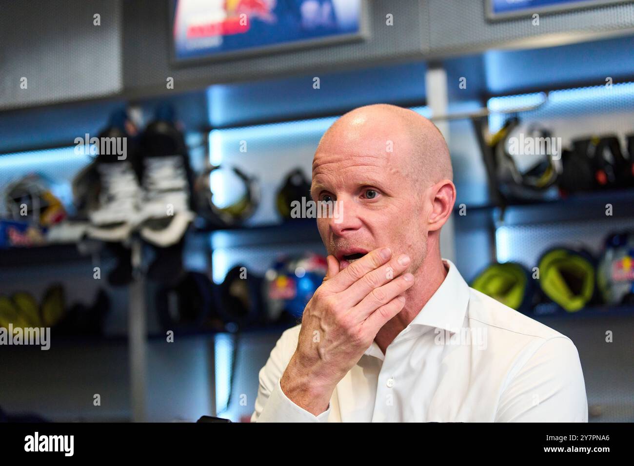 Toni Söderholm, entraîneur EHC RB MUC après le match amical du Global Series Challenge EHC RB MUENCHEN - BUFFALO SABRES 0-5 au SAP Garden à Munich, Allemagne, le 27 septembre 2024. Saison 2024/2025, journée x, photographe : Peter Schatz Banque D'Images