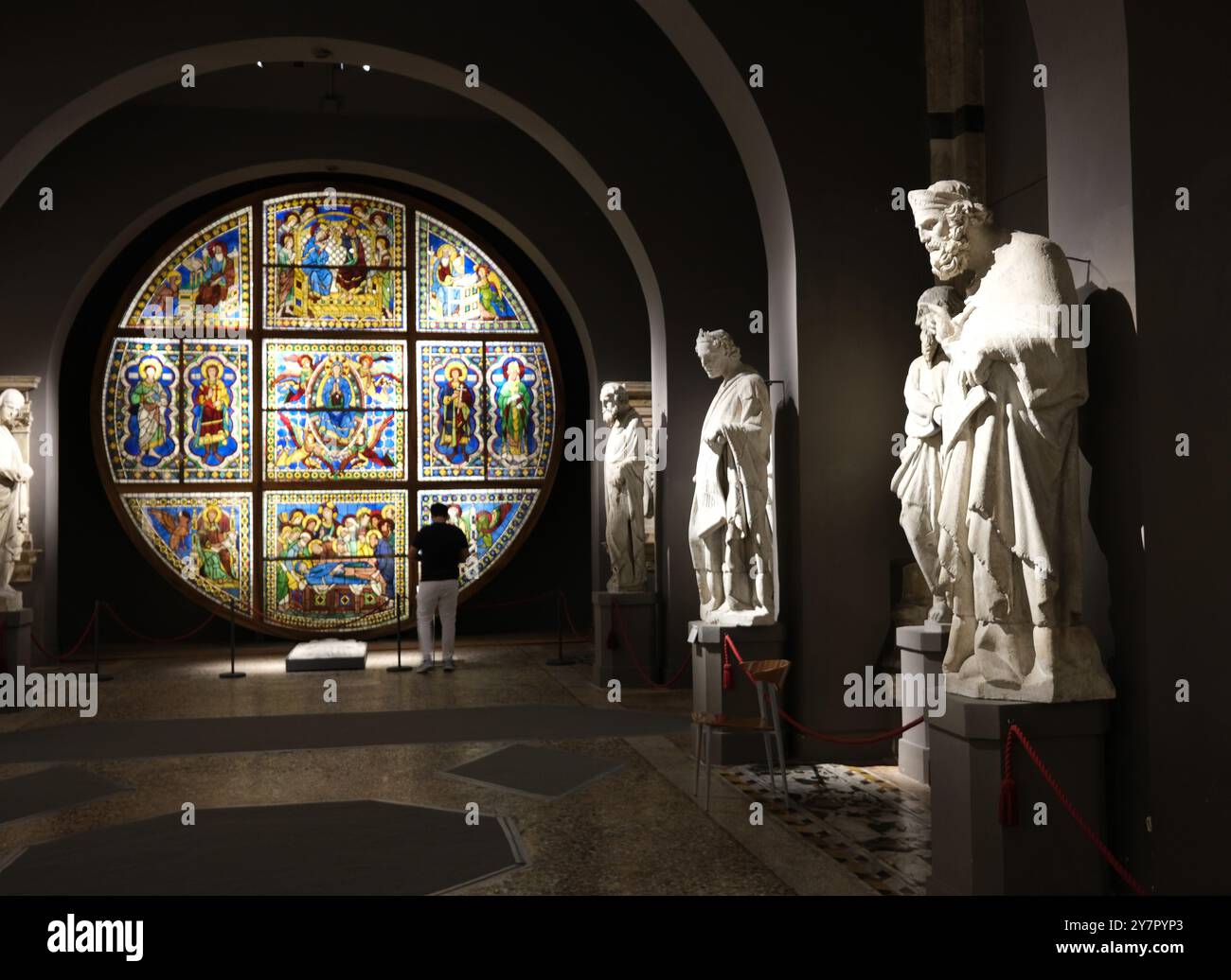 Cathédrale de Sienne, Toscane, Italie statues de saints de la façade gothique italienne du XIIIe siècle par Giovanni Pisano de Cattedrale Metropolitana di Santa mari Banque D'Images