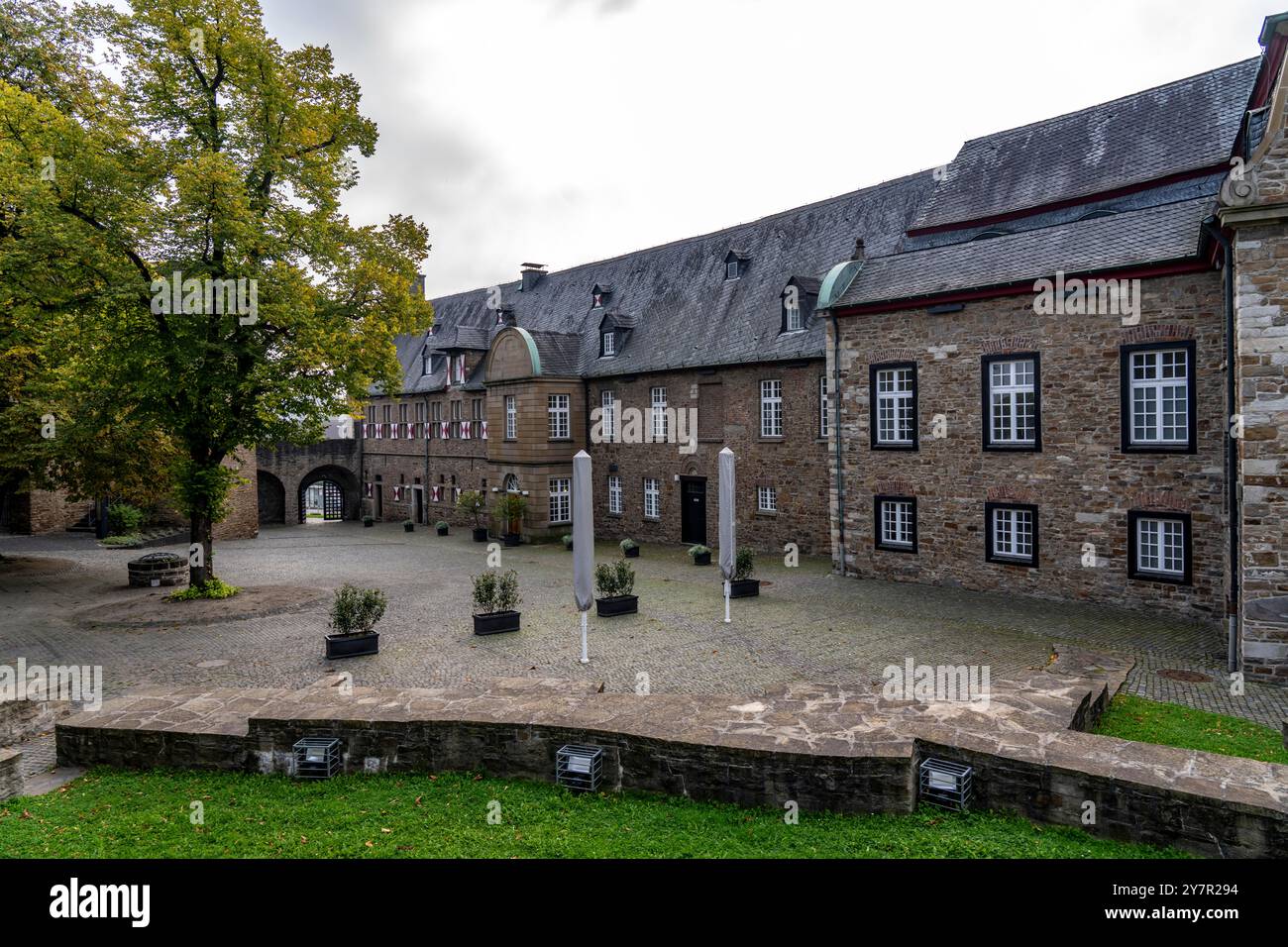 Broich Castle sur la rive ouest de la Ruhr près du centre-ville, la fortification est en partie la plus ancienne fortifiée médiévale préservée de Banque D'Images