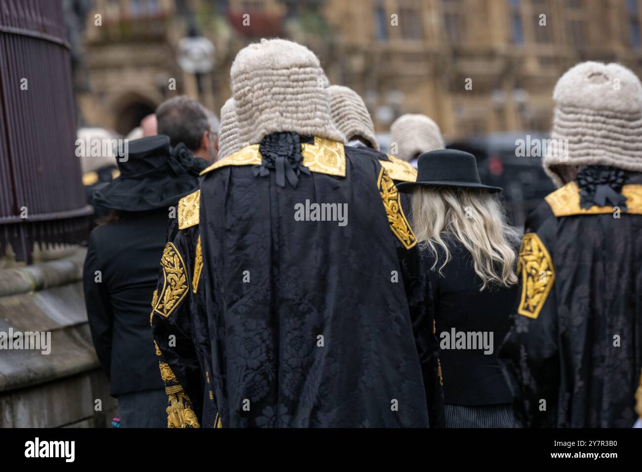 Londres, Royaume-Uni. 1er octobre 2024. Les juges quittent le service de l'abbaye de Westminster pour le début de la nouvelle année juridique, dirigé par le Lord Chief Justice et le Lord Chancellor, crédit : Ian Davidson/Alamy Live News Banque D'Images