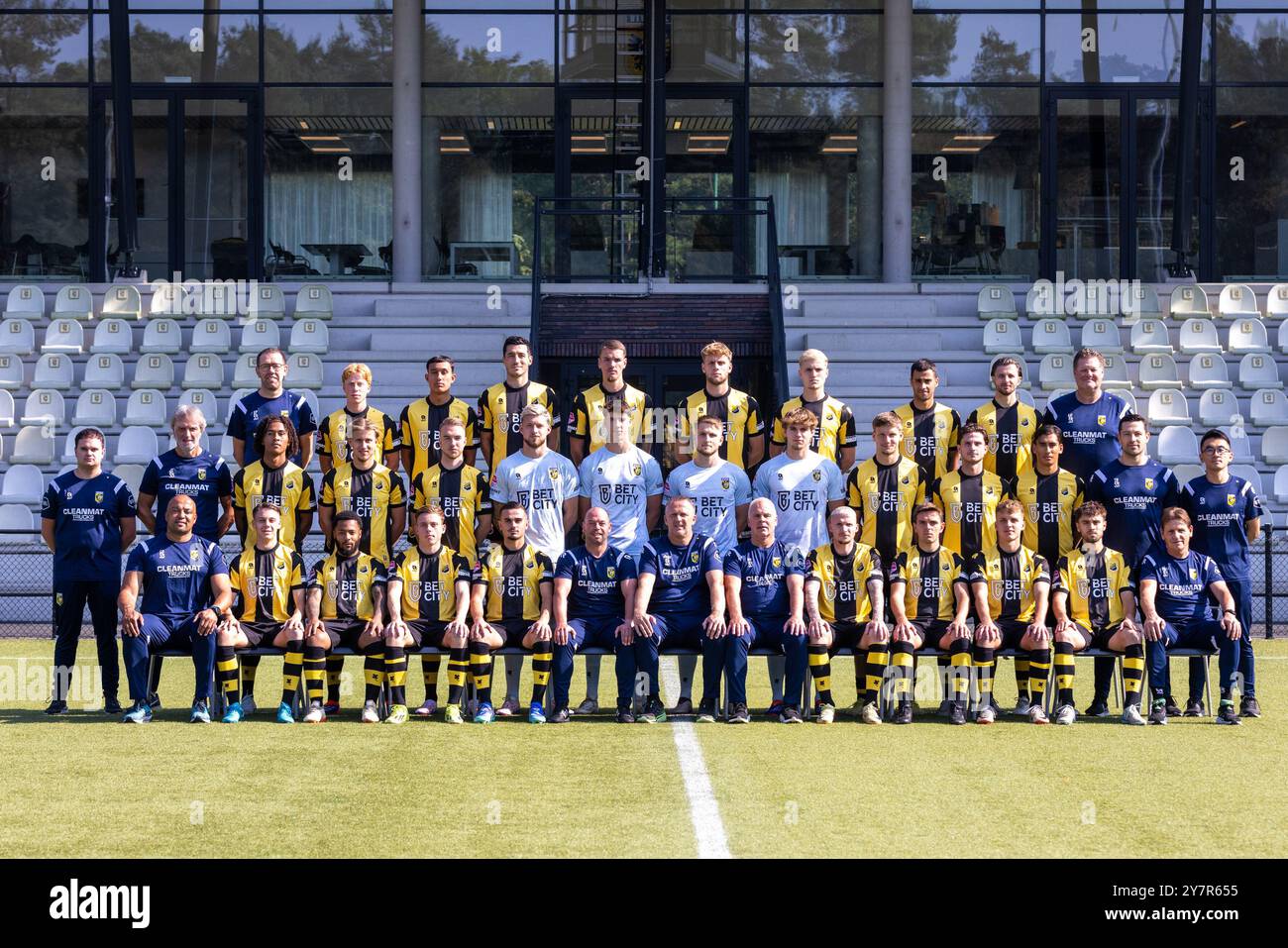 ARNHEM, 19-09-2024, Sportcomplex Papendal, football, Dutch Keuken Kampioen Divisie, saison 2024/2025, Photocall vitesse, Achterste rij : Edwin Peters, Mats Egbring, Miliano Jonathans, Tomislav Gudelj, Simon van Duivenbooden, Andy visser, Loek Postma, Theodosis Macheras, Giovanni Buttner et Leon Keijman Middelste rij : Fabian van Drumpt, Jillis Zevenbergen, Michael Dokunmu, Giovanni van Zwam, Justin Bakker, SIL Milder, Tom Bramel, Mikki van SAS, Sep van der Heijden, Marcus Steffen, Mees Kreekels, Roan van der Plaat, Tijmen Gores en Thiago Zhang Voorste rij : Chima Onyeike, Jim Koller, Dilio Banque D'Images