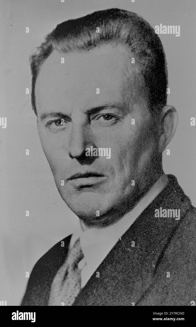 ANNEAU D'ESPIONNAGE ALLÉGÉ DÉCOUVERT EN NORVÈGE 10.2,54. La branche de sécurité de la police d'Oslo a annoncé dimanche soir qu'un vaste réseau d'espions avait été dévoilé et que 10-12 personnes avaient été arrêtées comme suspects. L'enquête sur les activités présumées du réseau d'espionnage se poursuit depuis plusieurs années et se poursuit toujours. D'autres arrestations sont attendues plus tard. Le présumé réseau d'espionnage était actif dans la région d'Oslo et dans les provinces à l'ouest du fjord d'Oslo. Sa tâche principale était de mettre à la disposition d'une puissance étrangère des informations sur les ports norvégiens, les navires de la marine et c., les rapports de presse indiquent. Les noms Banque D'Images ANNEAU D'ESPIONNAGE ALLÉGÉ DÉCOUVERT EN NORVÈGE 10.2,54. La branche de sécurité de la police d'Oslo a annoncé dimanche soir qu'un vaste réseau d'espions avait été dévoilé et que 10-12 personnes avaient été arrêtées comme suspects. L'enquête sur les activités présumées du réseau d'espionnage se poursuit depuis plusieurs années et se poursuit toujours. D'autres arrestations sont attendues plus tard. Le présumé réseau d'espionnage était actif dans la région d'Oslo et dans les provinces à l'ouest du fjord d'Oslo. Sa tâche principale était de mettre à la disposition d'une puissance étrangère des informations sur les ports norvégiens, les navires de la marine et c., les rapports de presse indiquent. Les noms Banque D'Images
