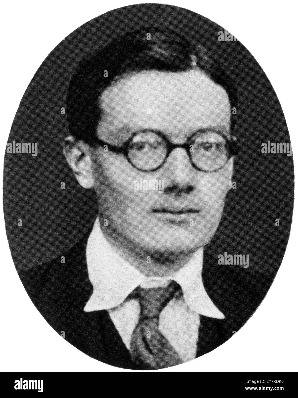 Nommé directeur de la British School à Rome : M. Colin HardieMr Colin Hardie, boursier et tuteur du Balliol College Oxford, a été nommé pour succéder à M. Arthur Hamilton Smith en tant que directeur de la British School à Rome. Alors qu'il était à Oxford, M. Hardie, en plus de prendre une première en «grands», a remporté les bourses d'Irlande, Craven et Hertford et une bourse de recherche junior. 24 décembre 1932 Banque D'Images