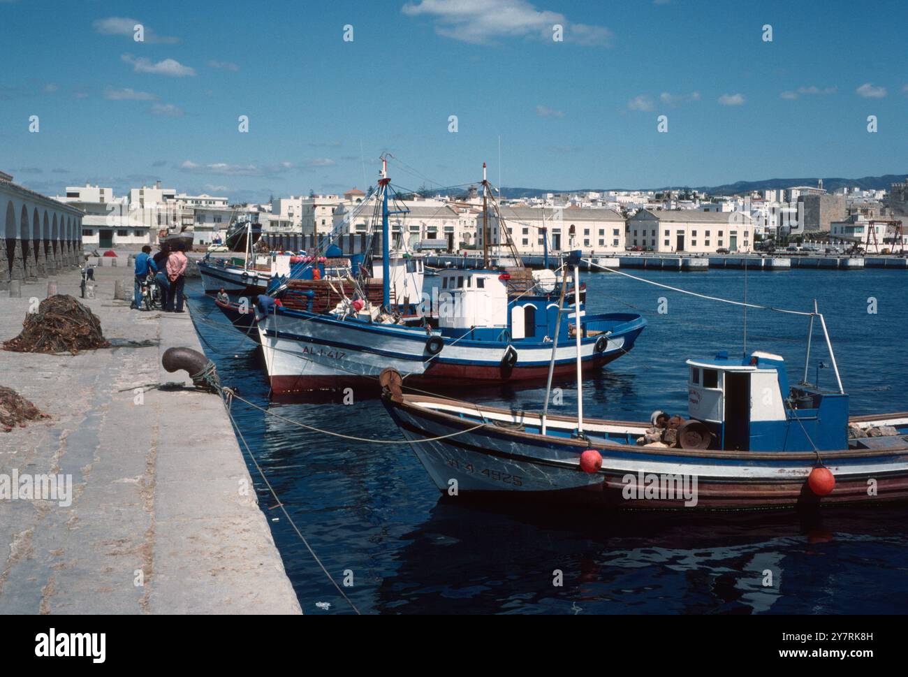 Le port, Tarifa, Cadix, Andalousie, EspagneCirca années 1970 - années 1980 Banque D'Images