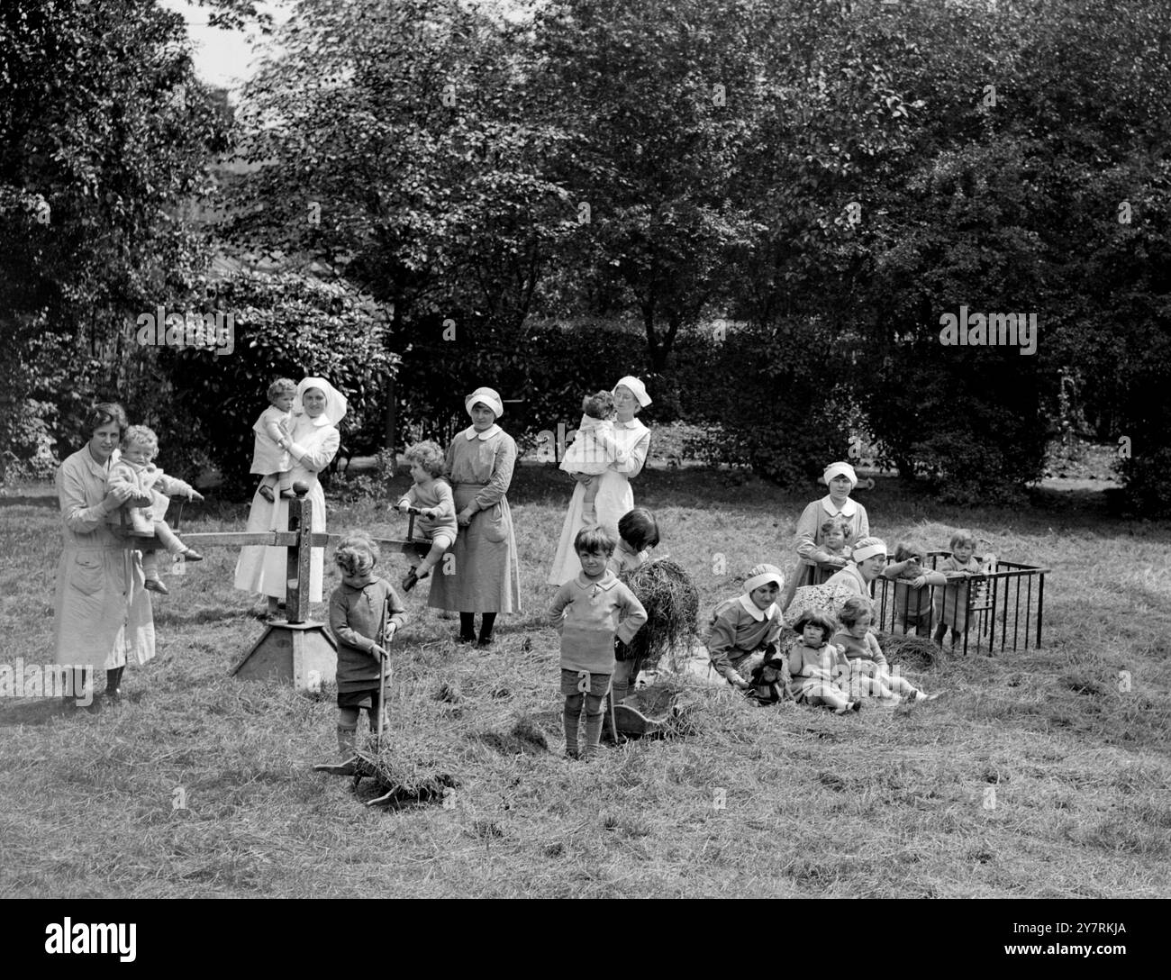 Petits invités au Babies Hotel and nursery Training School, Clapham Park, South London.14 juin 1926 Banque D'Images