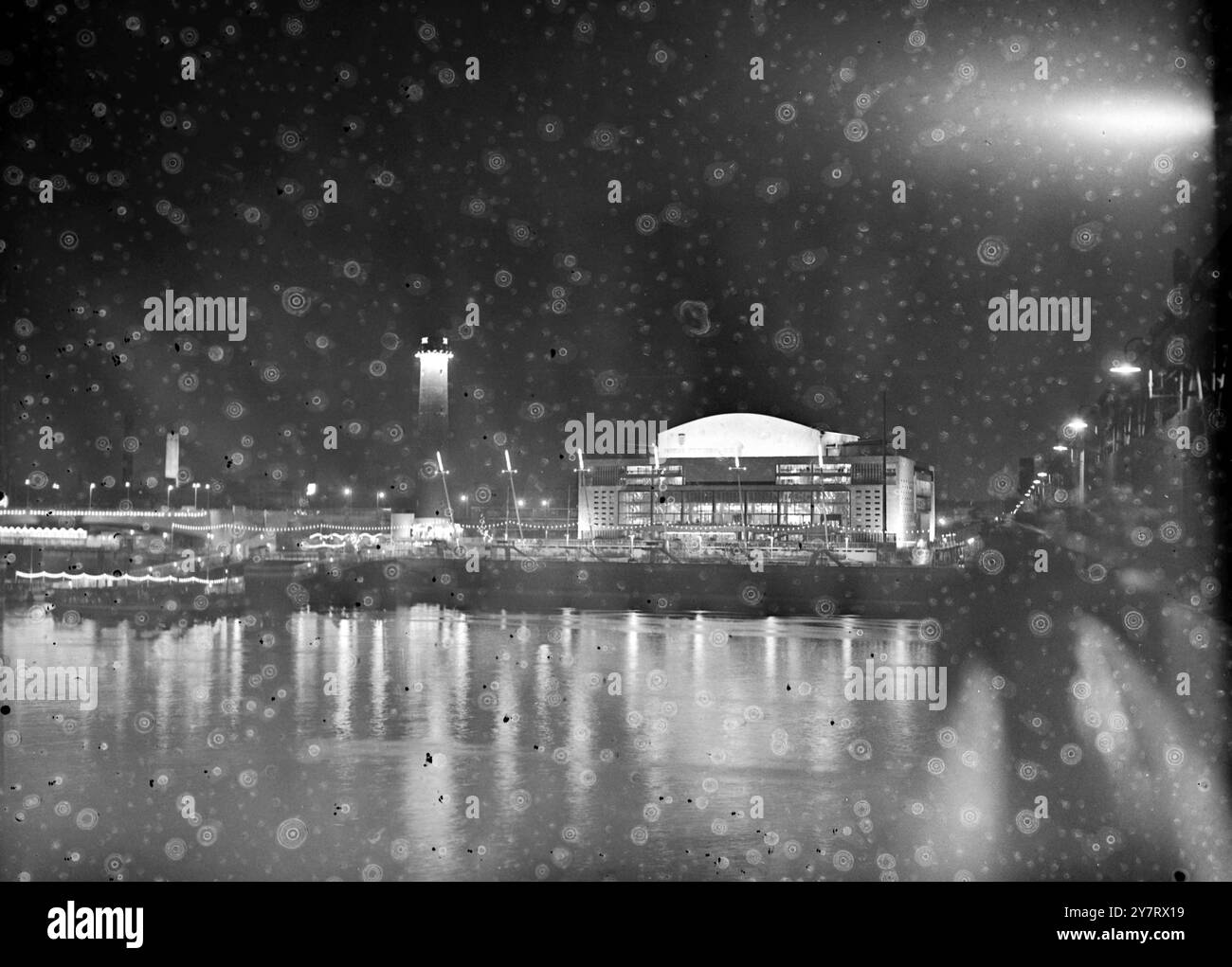 SOUTH BANK - ROYAL FESTIVAL HALL - 53/05/28 Banque D'Images