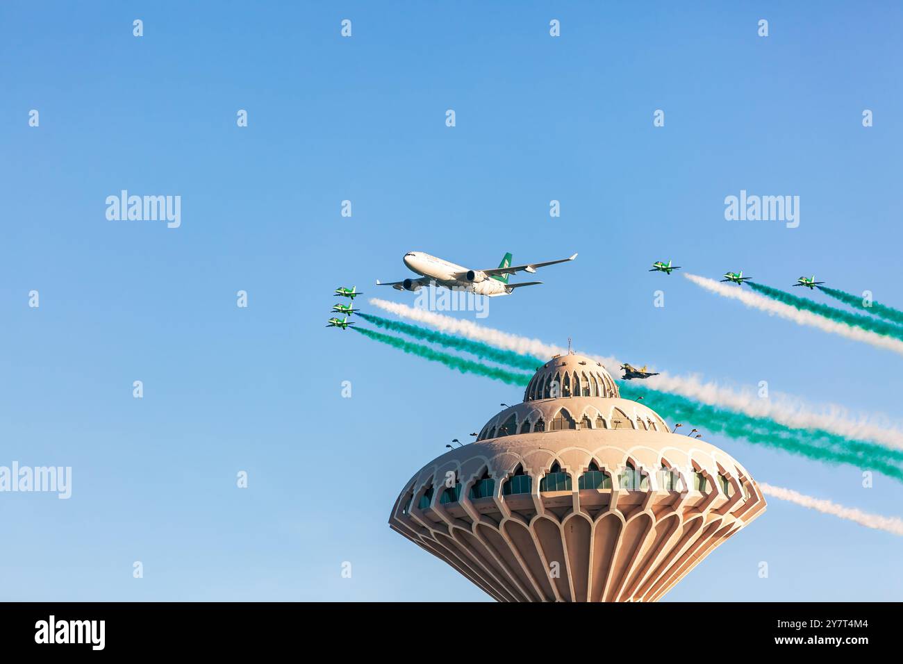 Excellence de la Force aérienne : les Hawks saoudiens brillent au spectacle aérien de la 94e Journée nationale de la Corniche d'Al Khobar, ville : Al Khobar, Arabie Saoudite.27 septembre 2024. Banque D'Images