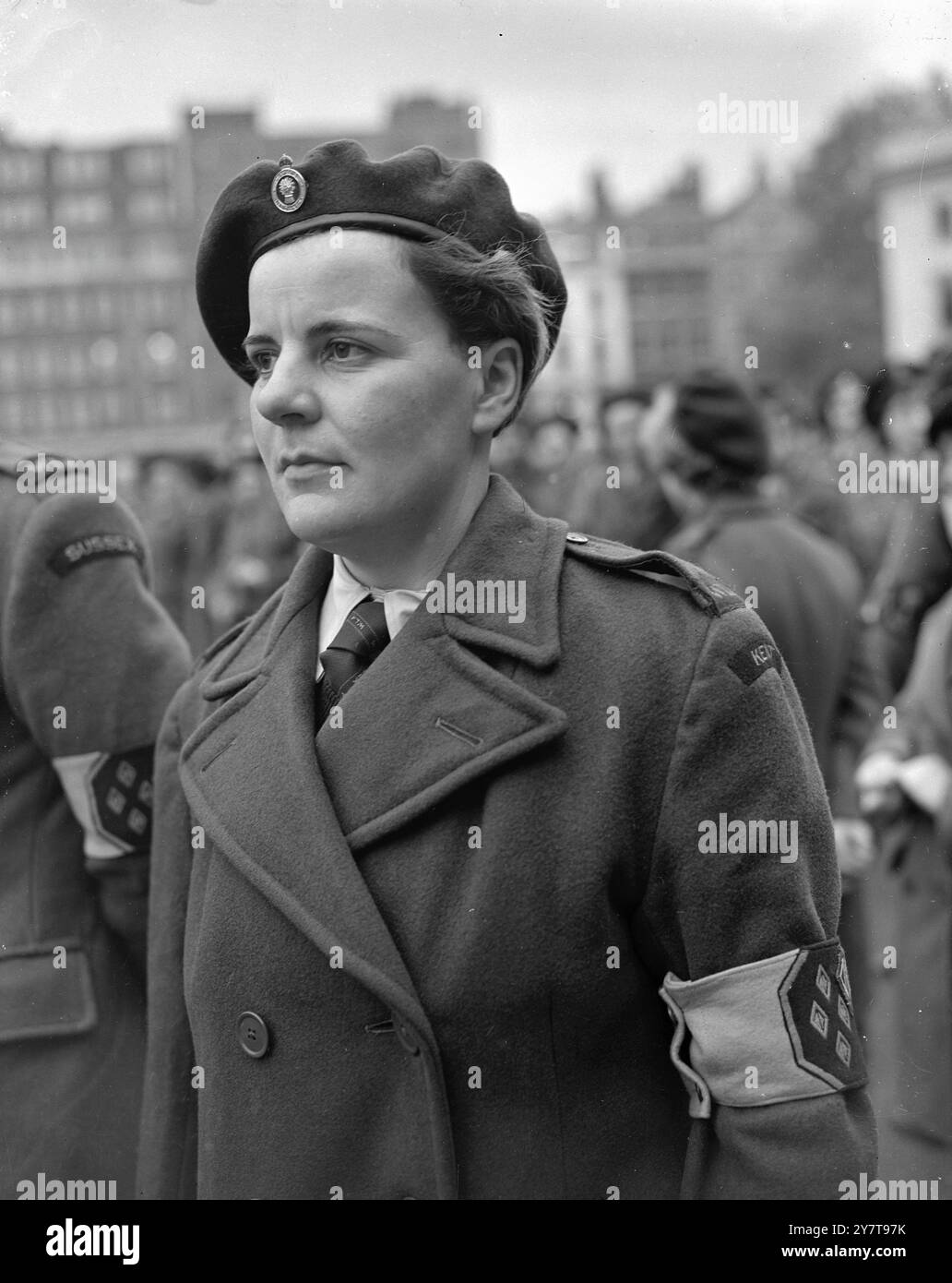 DIRIGE LES FILLES DE L'ARMÉE TERRESTRE AU PALAIS DEMAIN - - - - Mlle IVY CHAPMAN de Stockbury , Kent , qui dirigera les membres de l'armée terrestre féminine à leur parade d'adieu au Palais de Buckingham demain , photographiée sur la ' place ' à Wellington Barracks , Londres , alors que la parade était répétée . La parade d'avenir marque la dissolution de l'Armée de terre des femmes . - - 21 octobre 1950 Banque D'Images